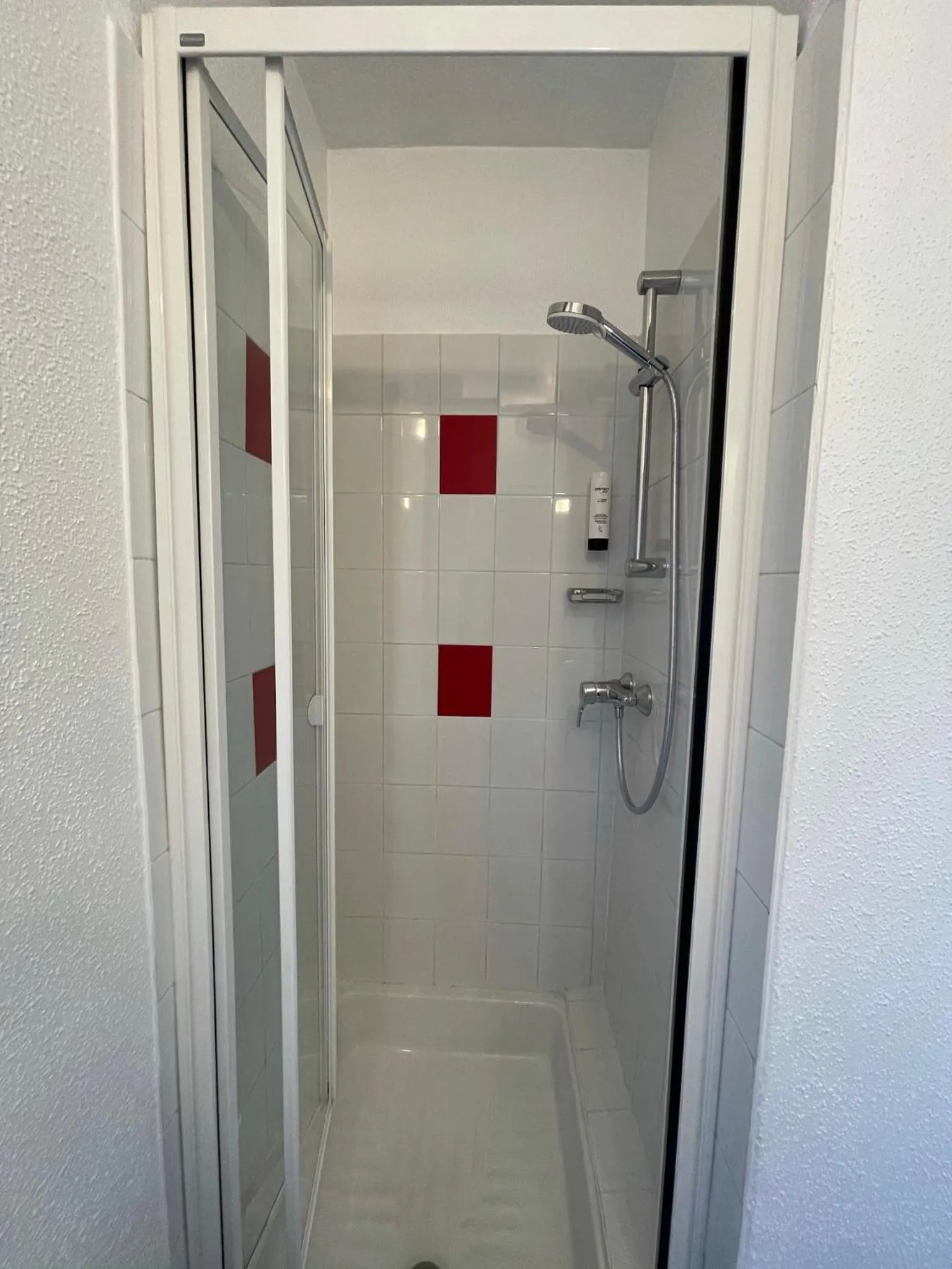 Bathroom in "Contact Hôtel" Le Saint Rémy - Chalon Sud