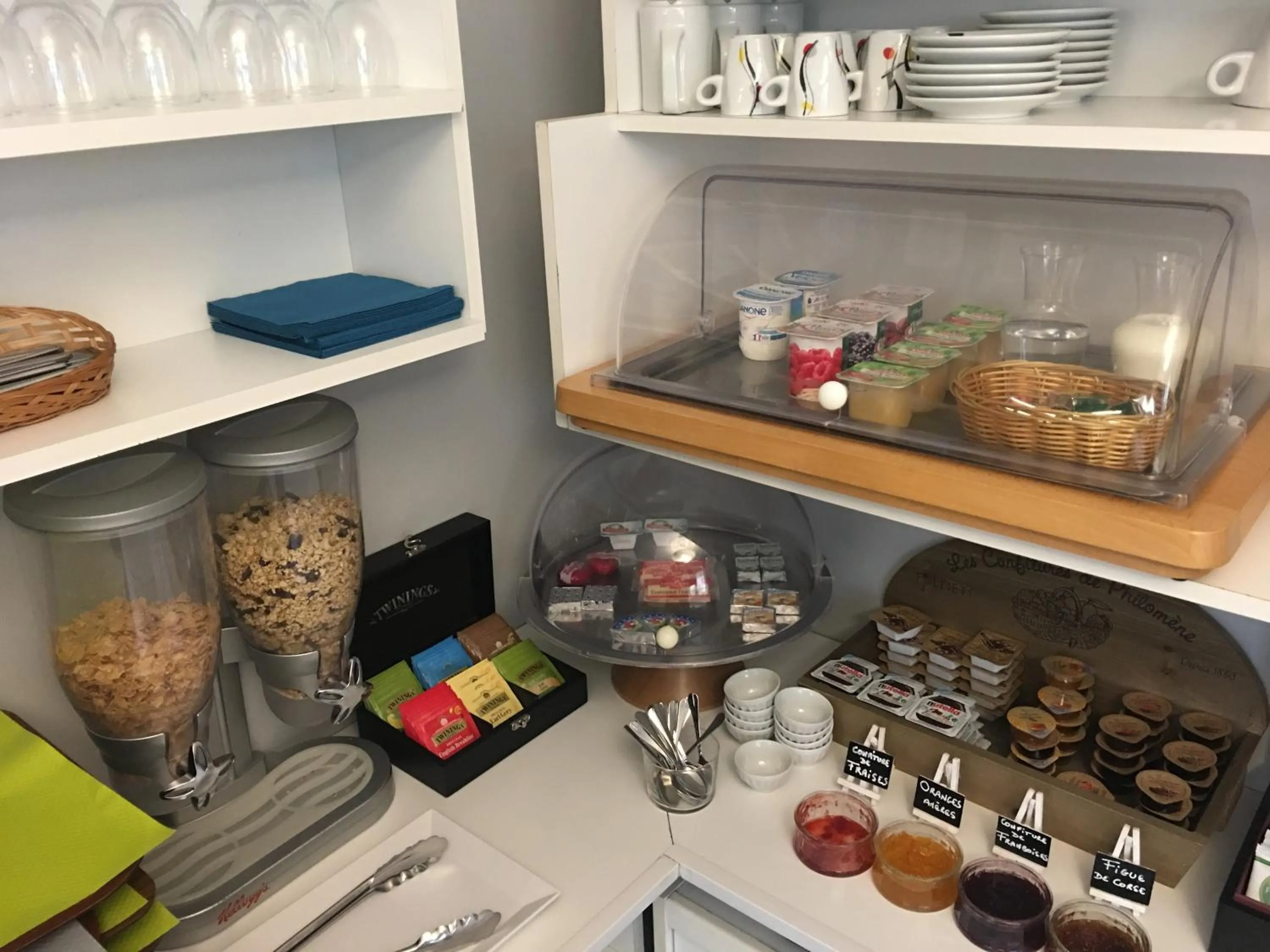 Food close-up in "Contact Hôtel" Le Saint Rémy - Chalon Sud