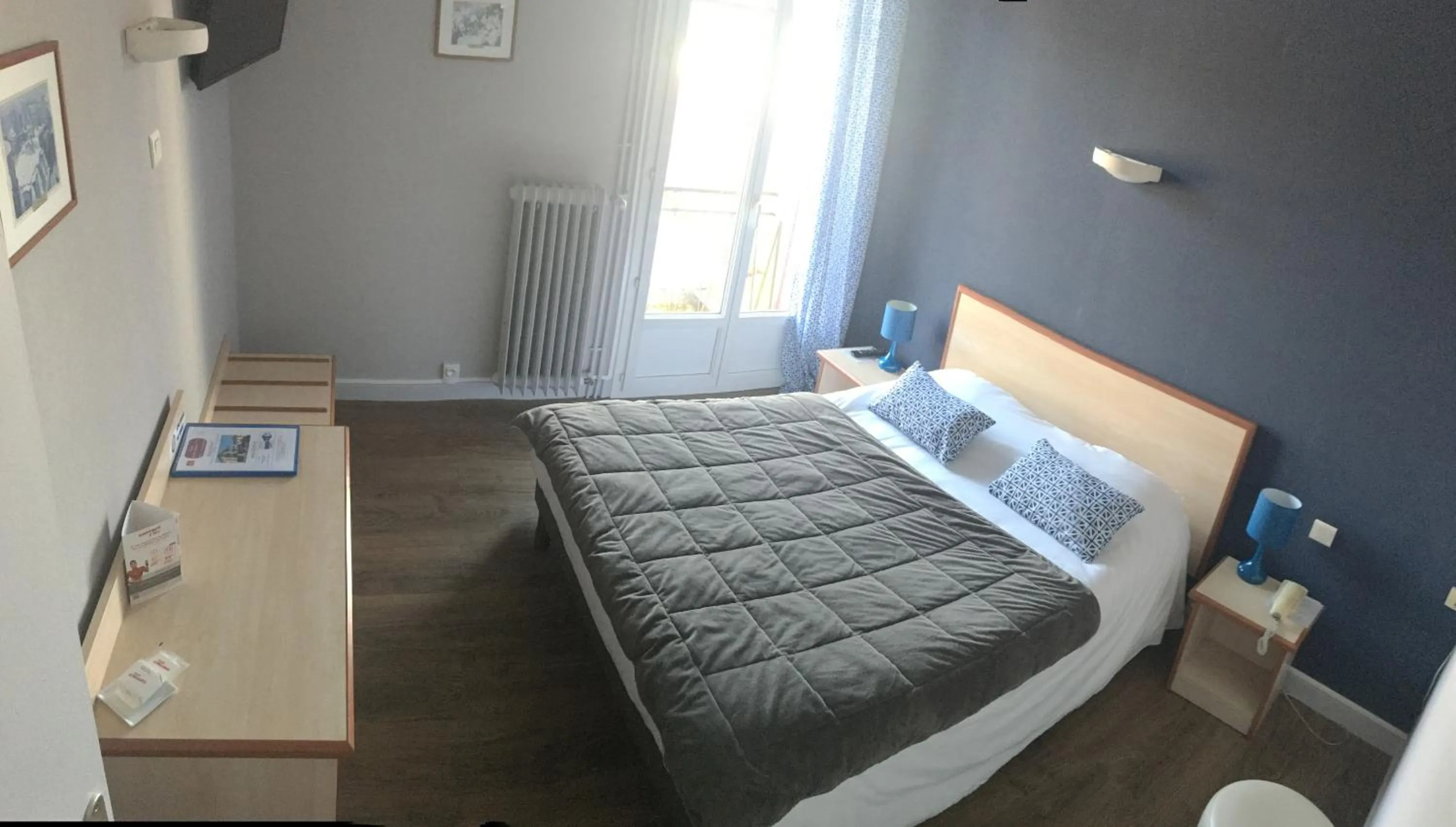 Bed in "Contact Hôtel" Le Saint Rémy - Chalon Sud