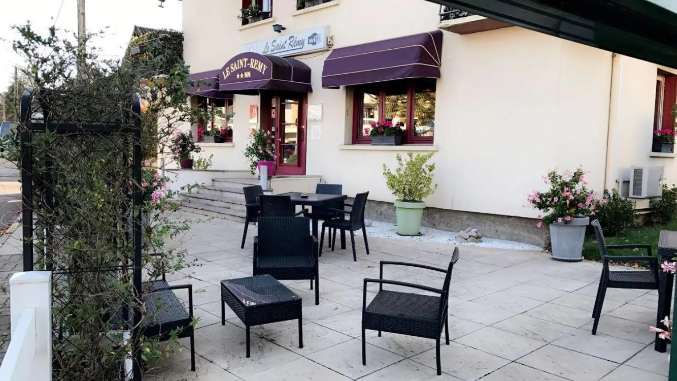 Property building in "Contact Hôtel" Le Saint Rémy - Chalon Sud