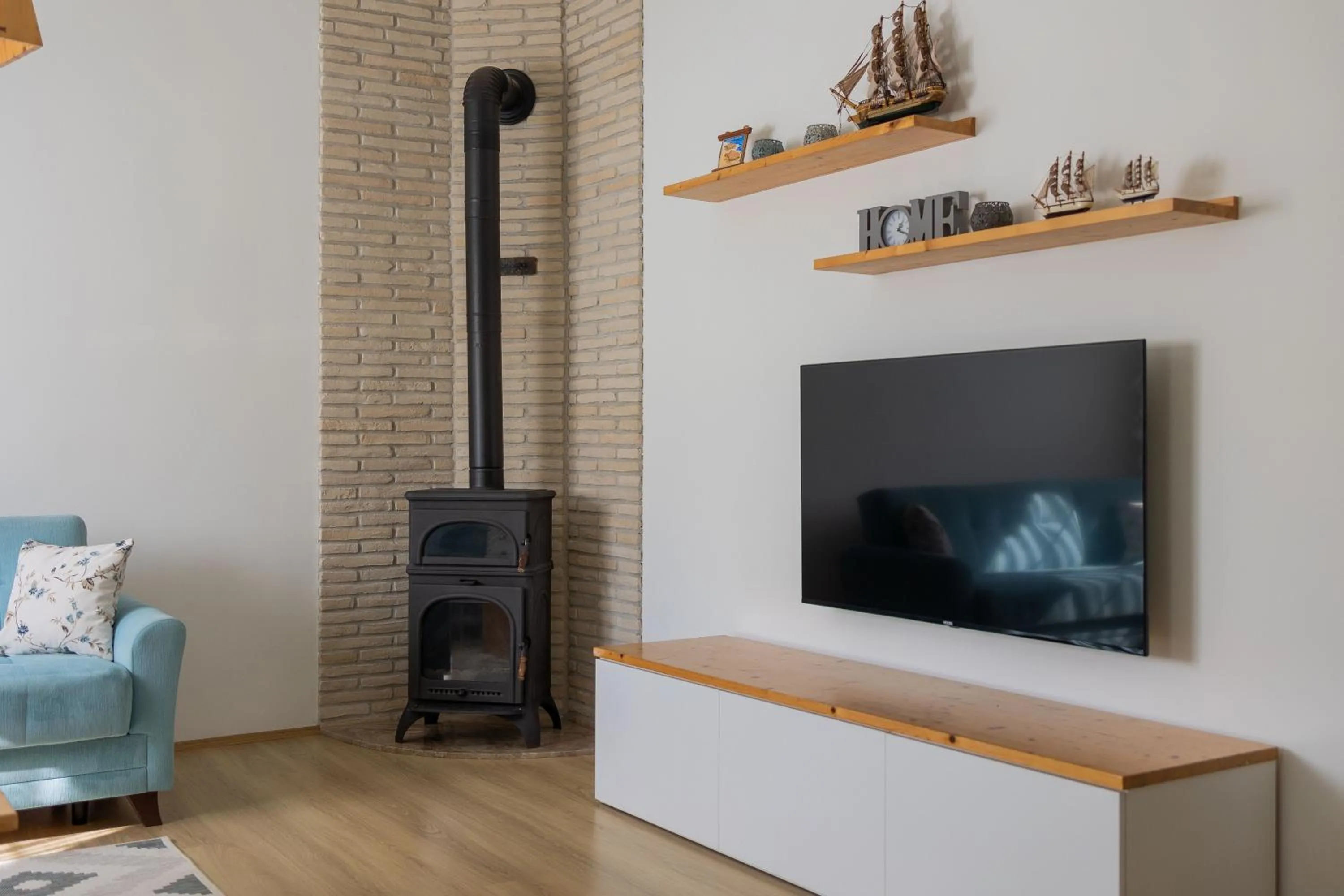 TV and multimedia in Caretta Caretta Pension