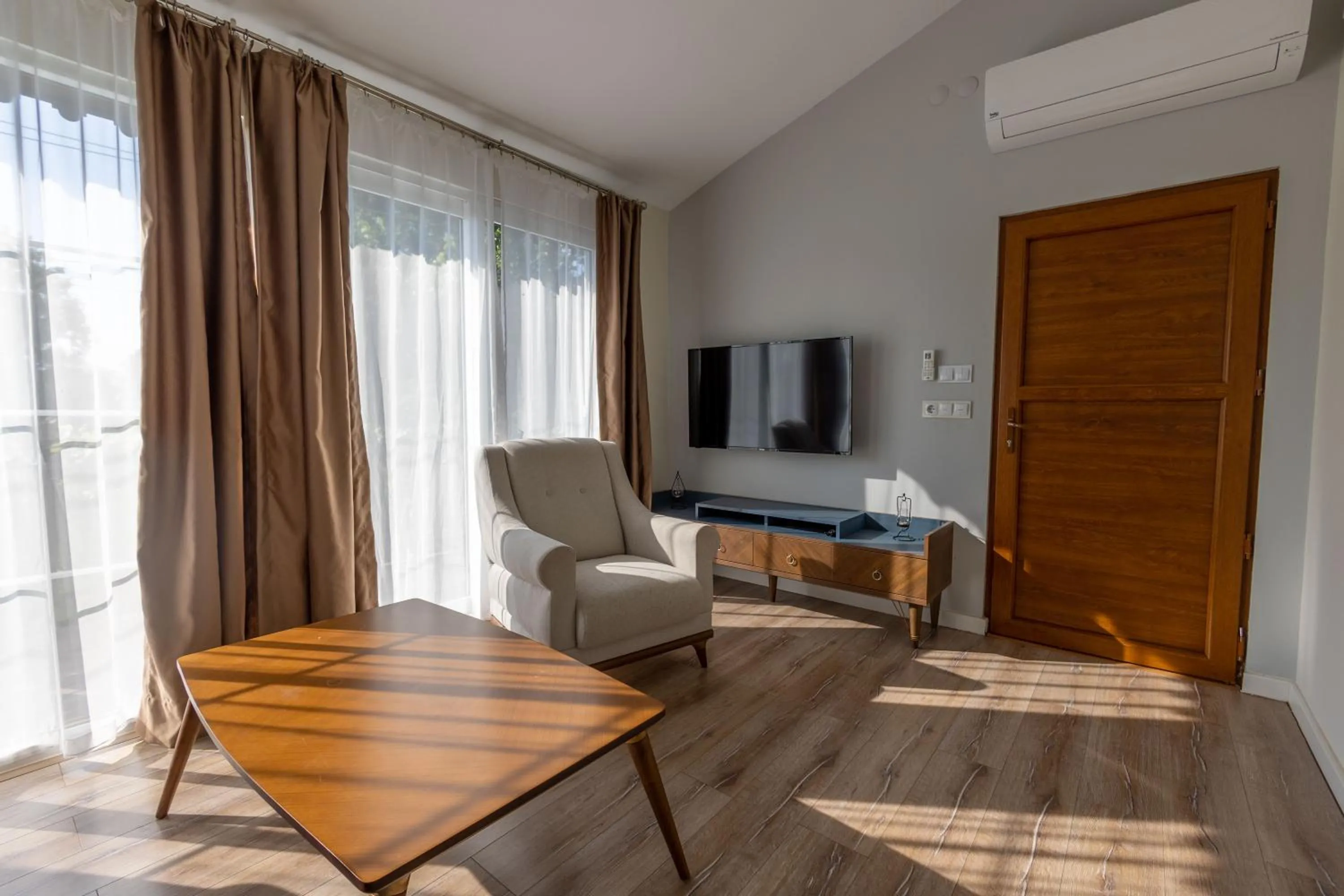 TV and multimedia in Caretta Caretta Pension