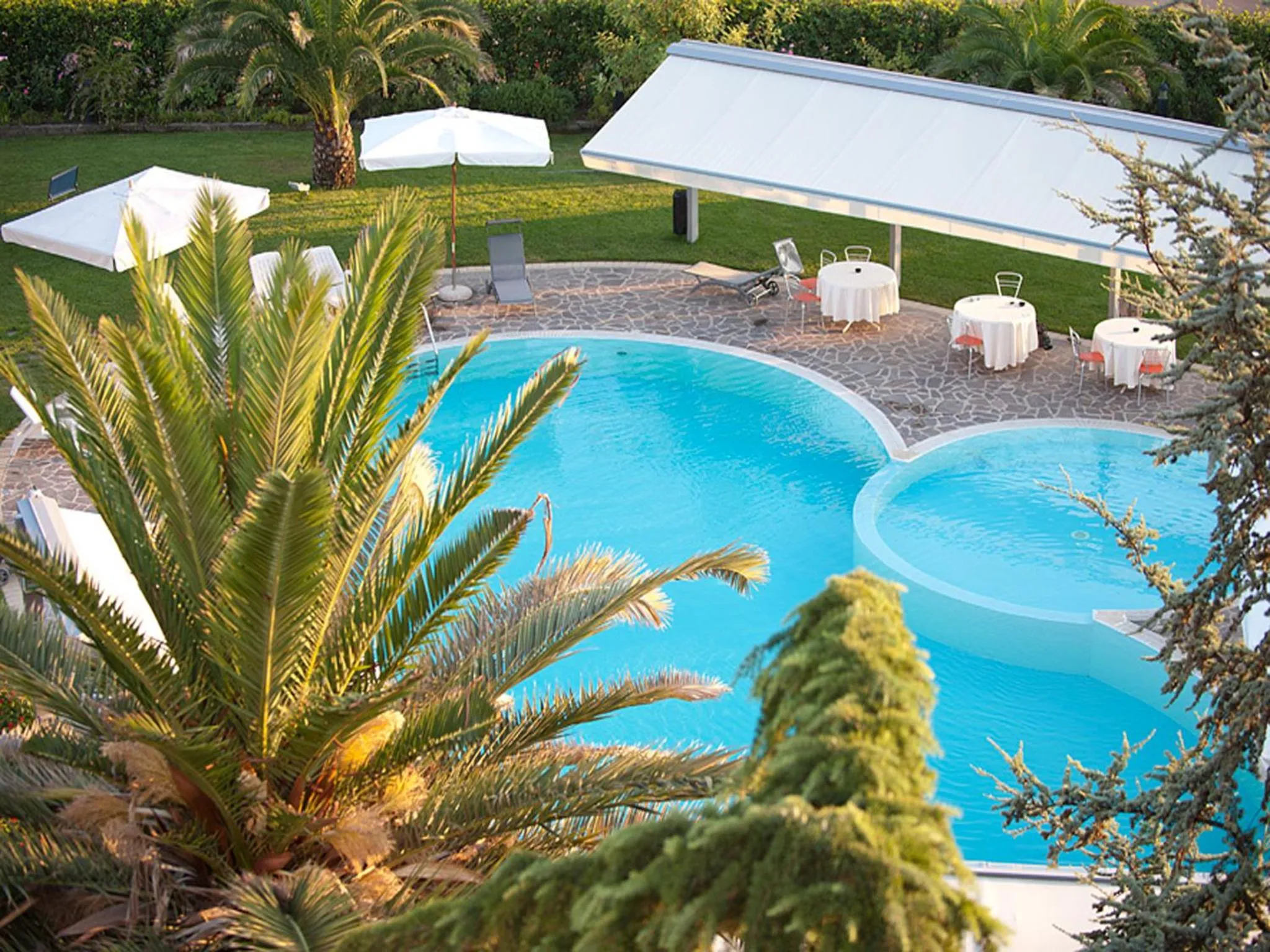 Day in Hotel Ristorante Dragonara