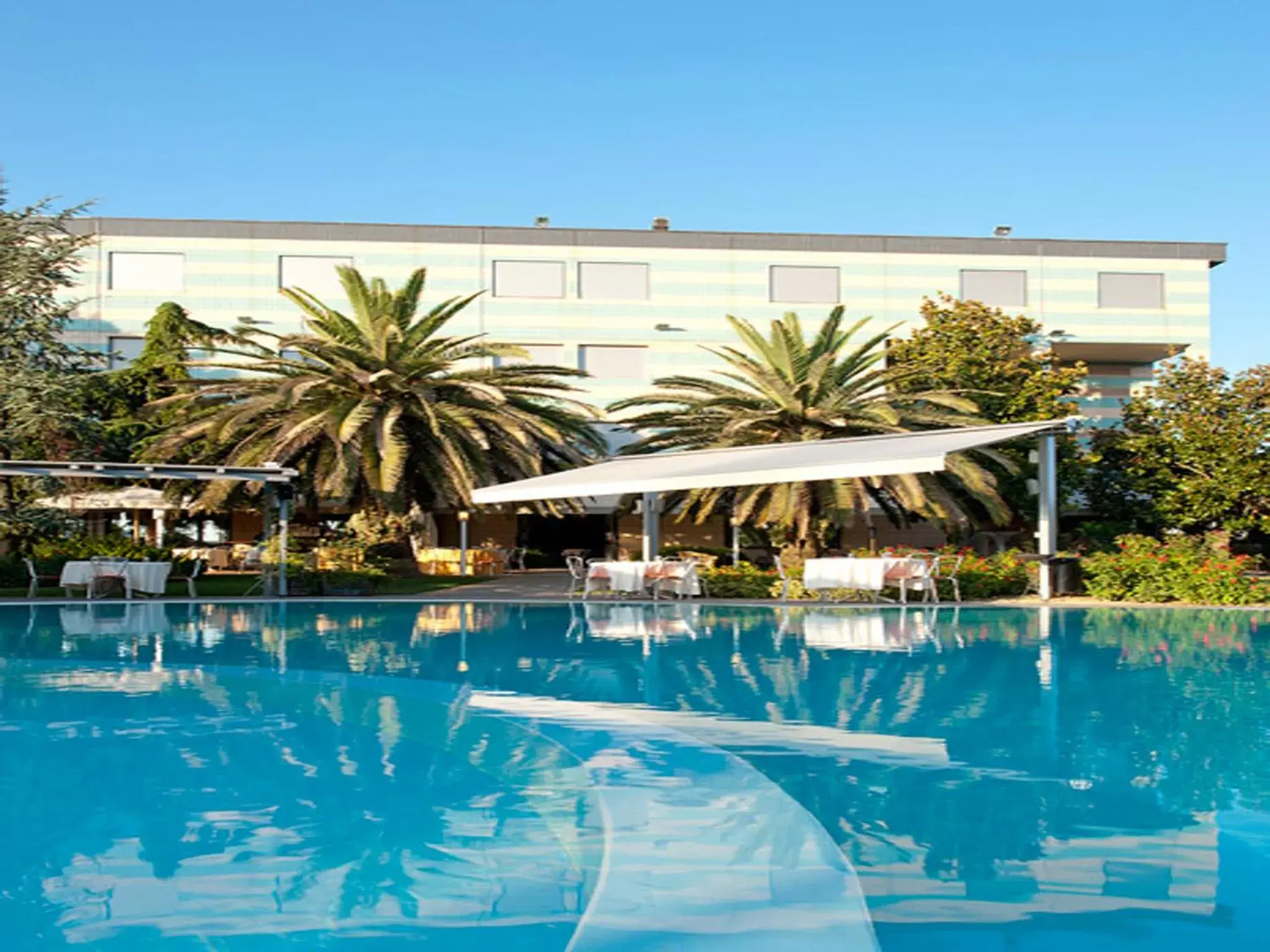 Swimming pool in Hotel Ristorante Dragonara Swimming pool in Hotel Ristorante Dragonara