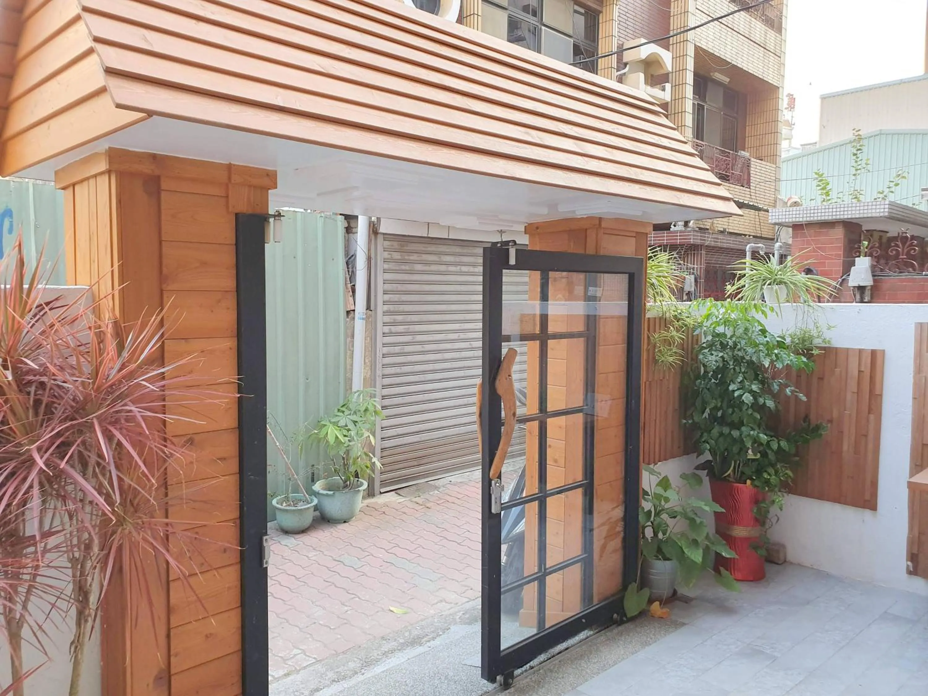 Facade/entrance in Honey House Tainan