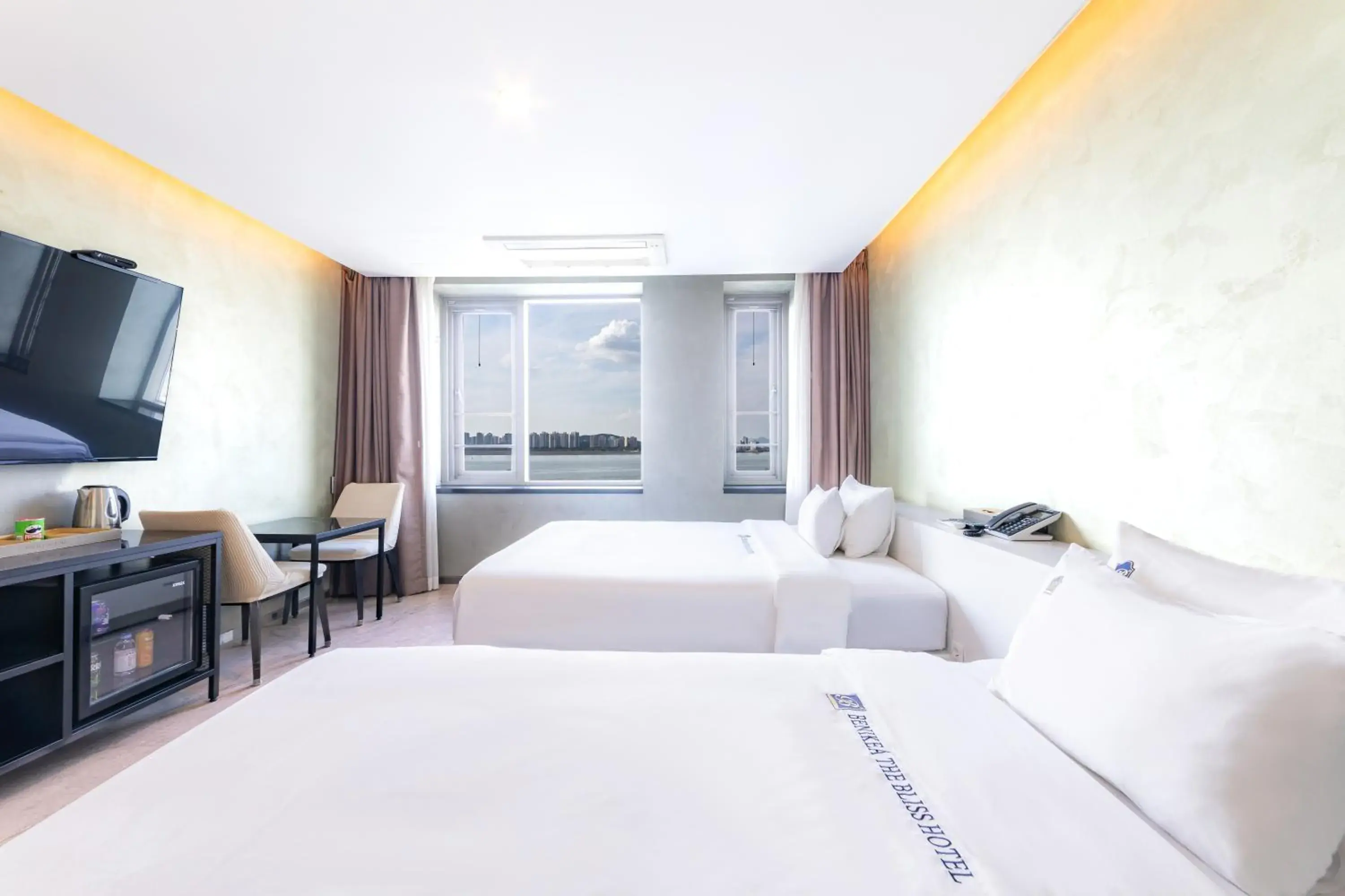 Superior Twin Room with Sea View in Benikea The Bliss Hotel Superior Twin Room with Sea View in Benikea The Bliss Hotel