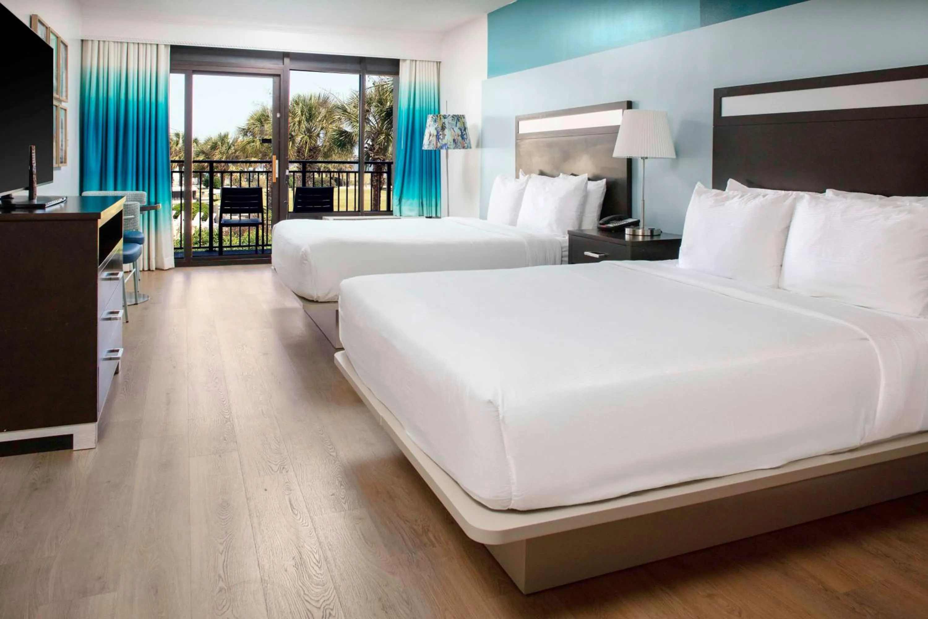 Bed in DoubleTree Resort by Hilton Myrtle Beach Oceanfront