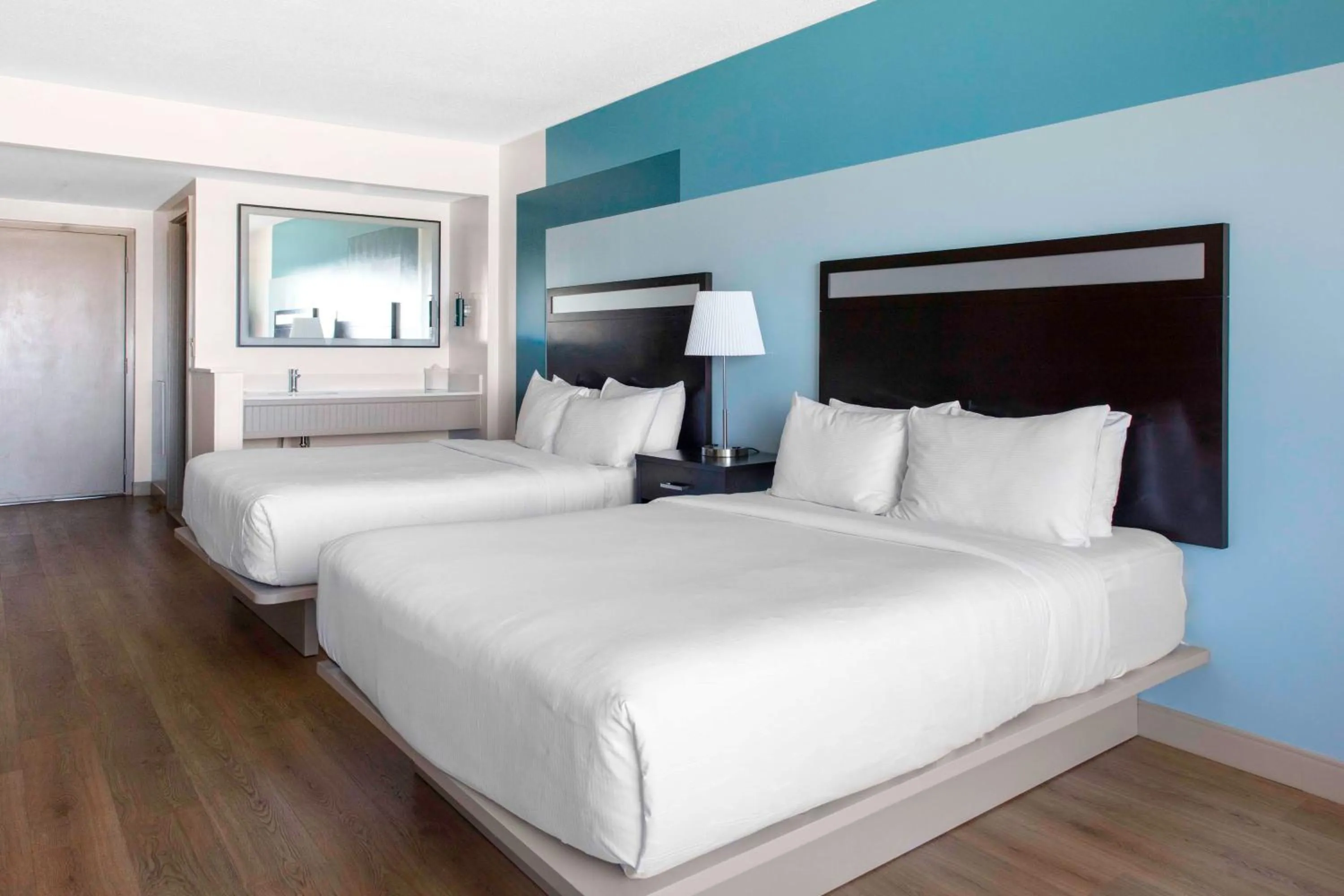 Bed in DoubleTree Resort by Hilton Myrtle Beach Oceanfront