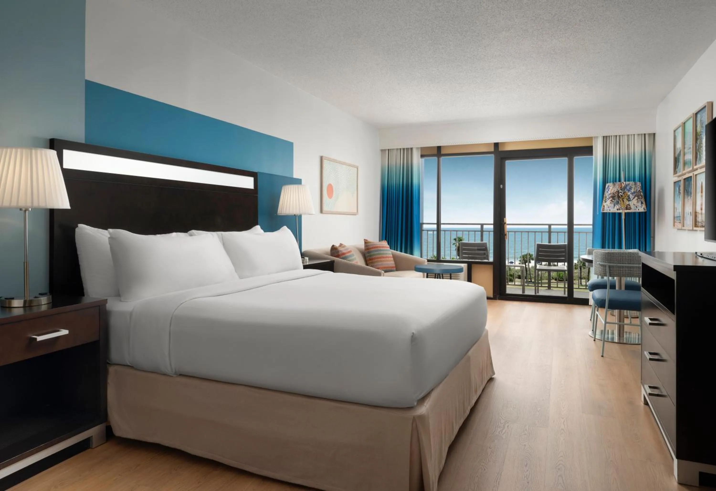 Bed in DoubleTree Resort by Hilton Myrtle Beach Oceanfront