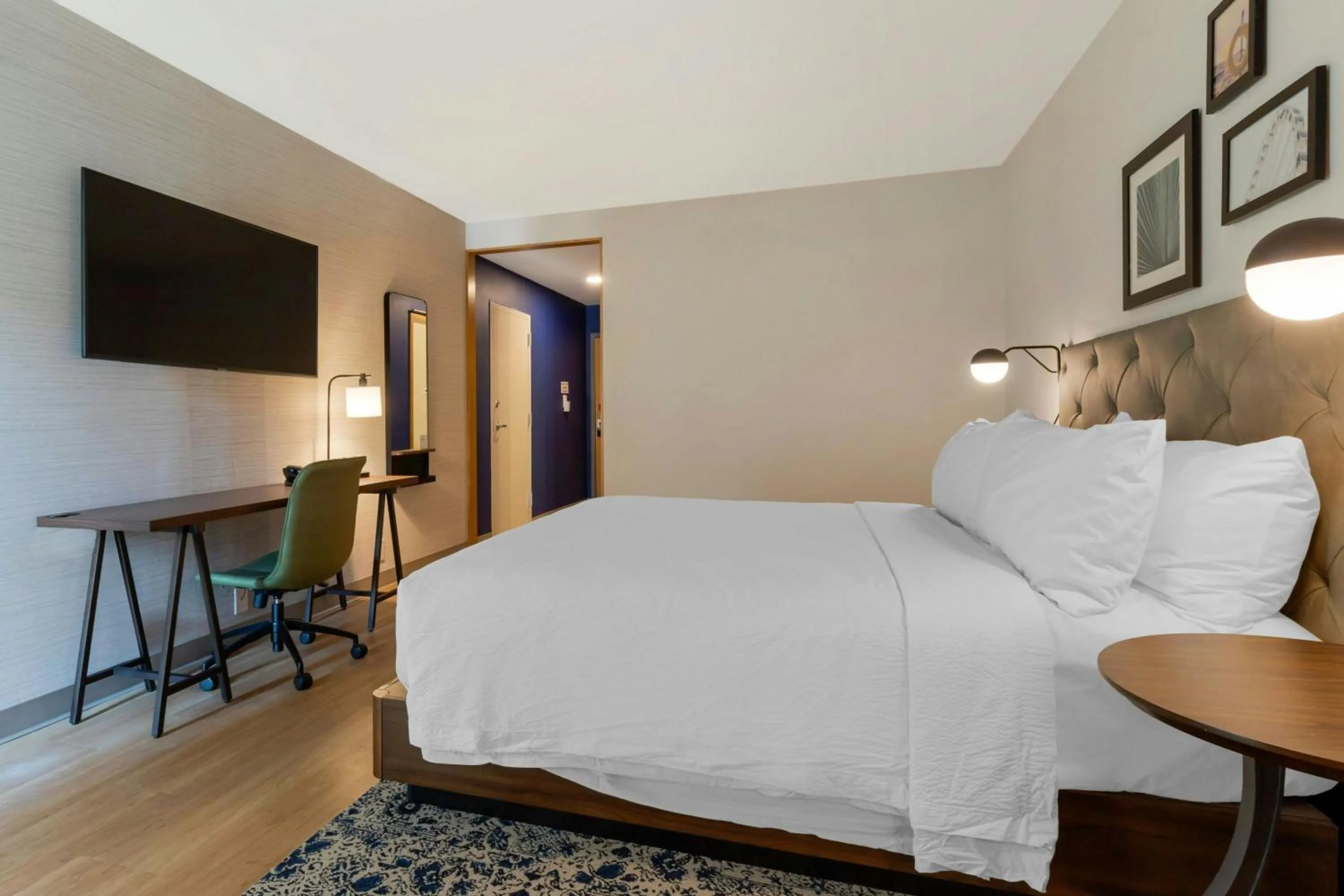 Bedroom, Bed in Four Points by Sheraton Myrtle Beach