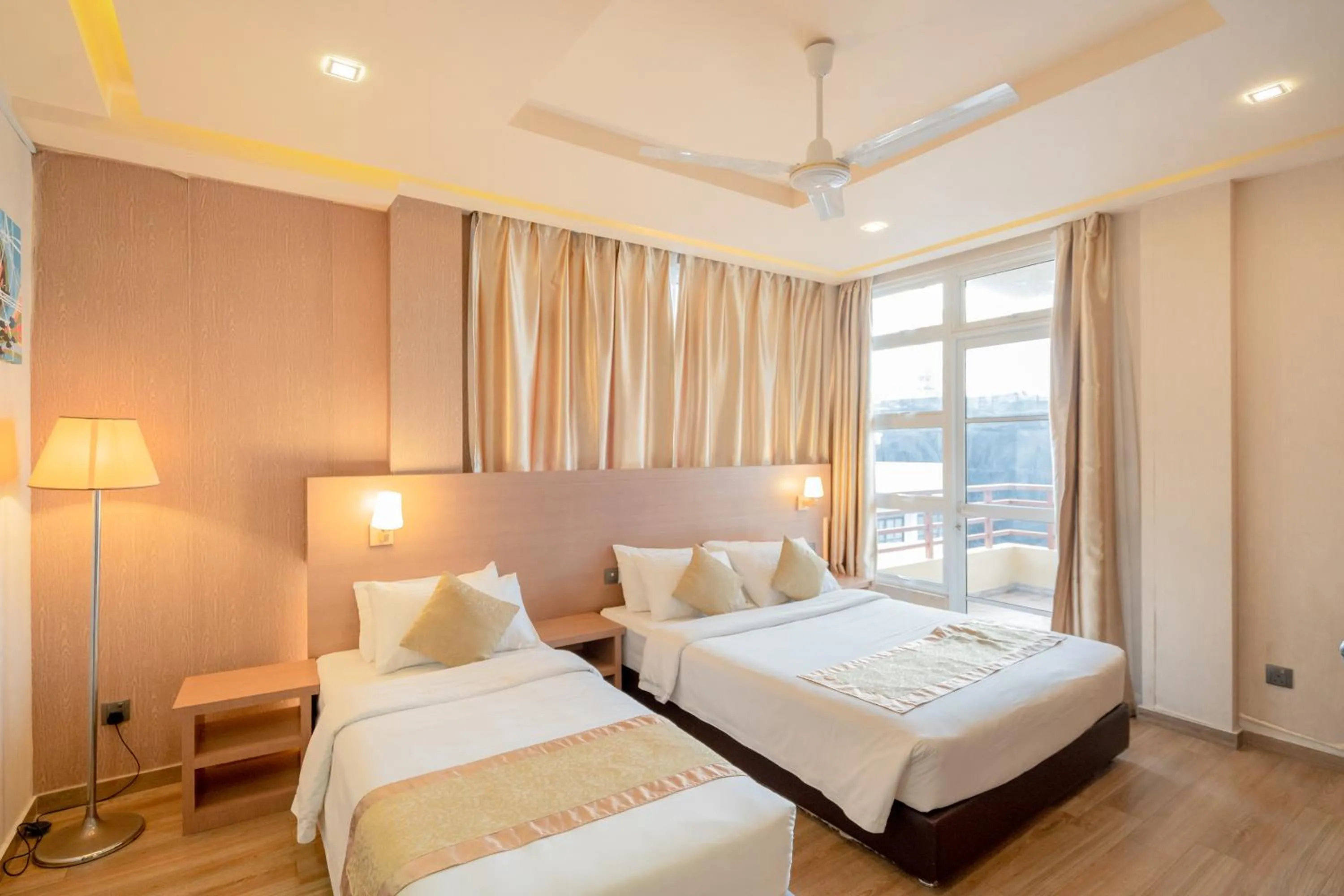 Photo of the whole room, Bed in Three Inn