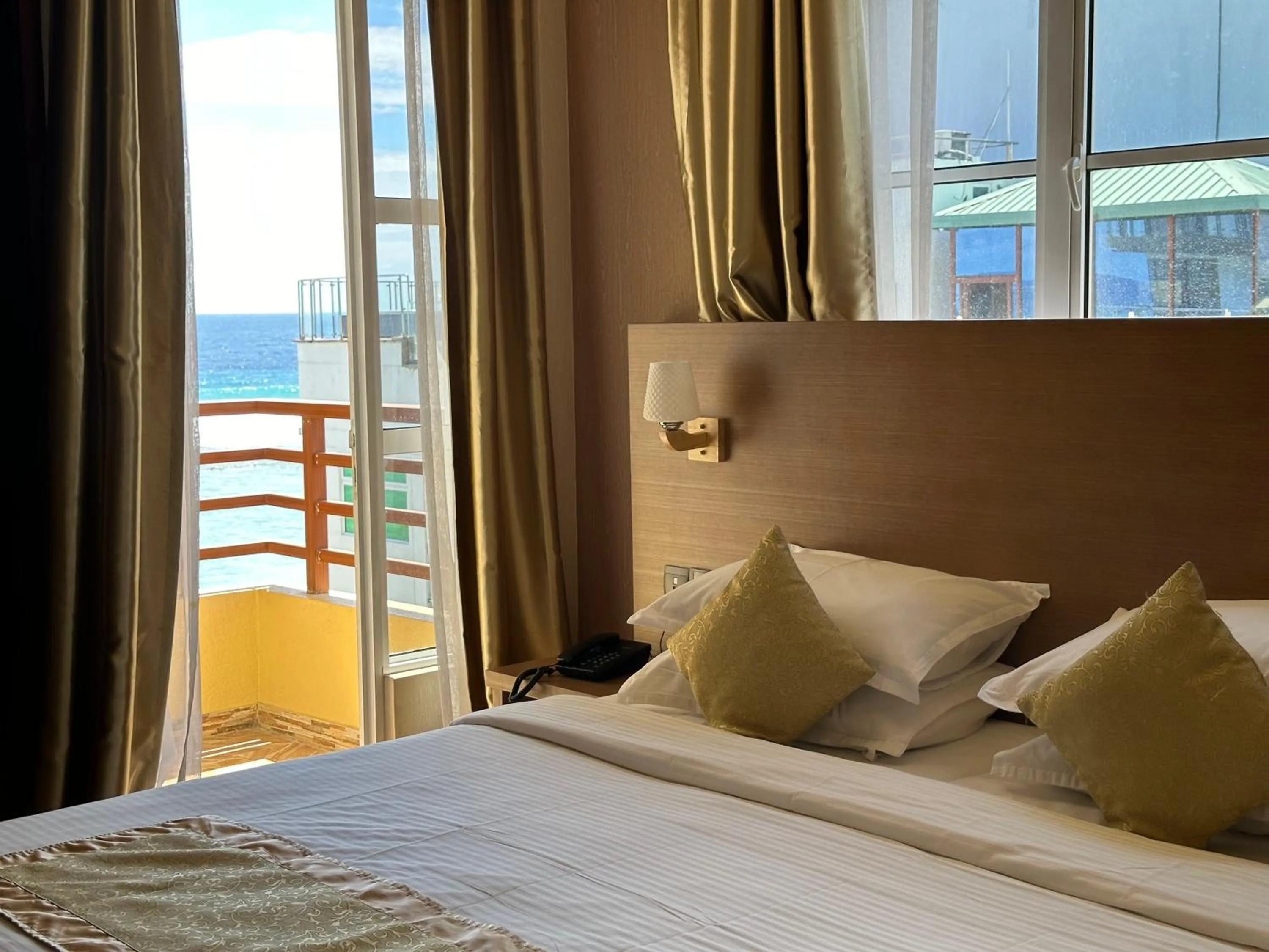 Sea view, Bed in Three Inn