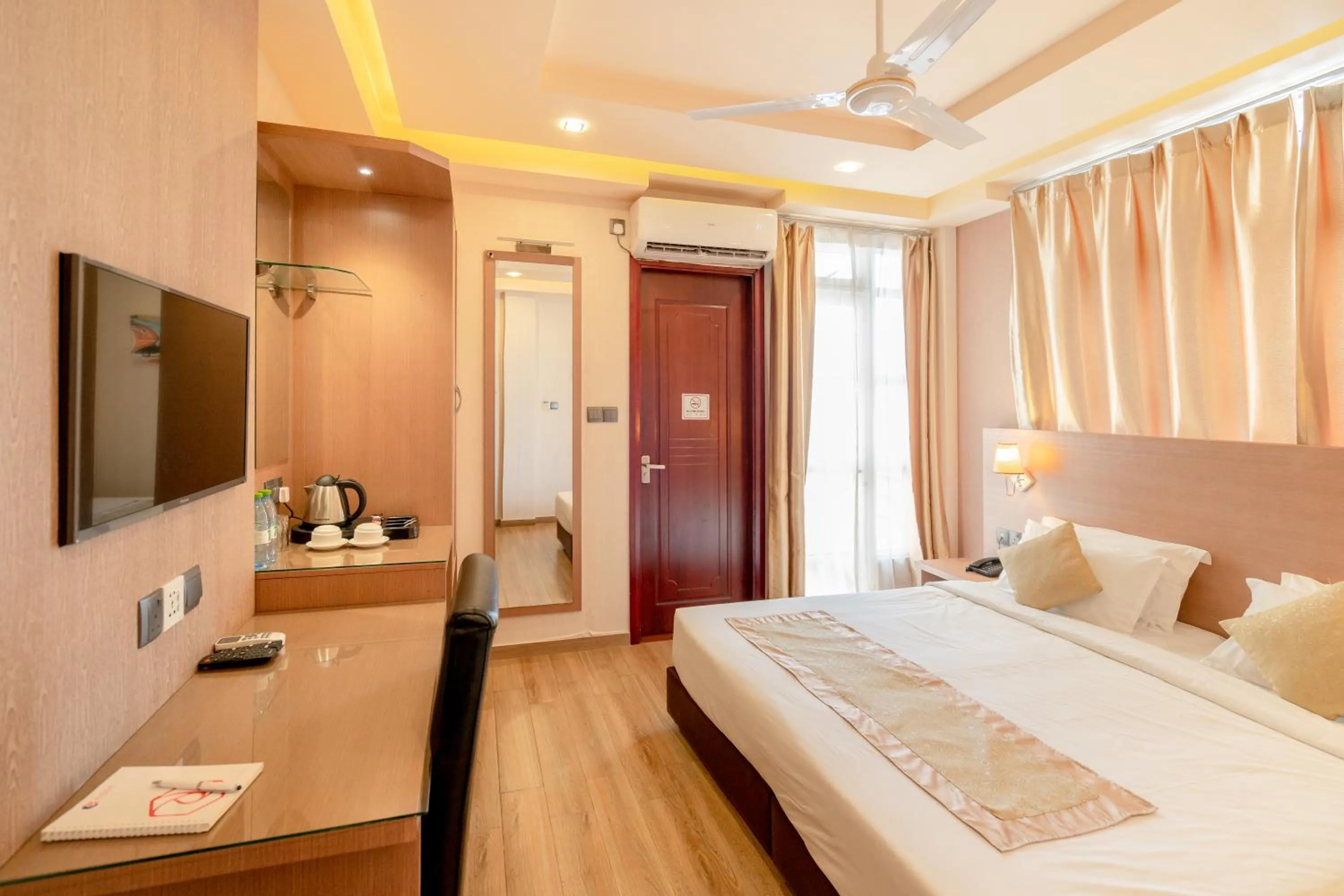 Photo of the whole room, Bed in Three Inn