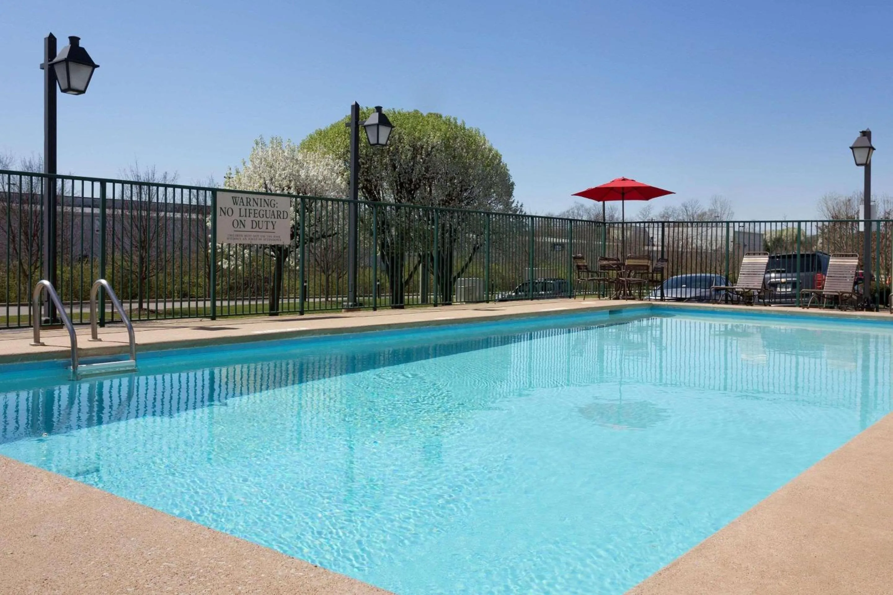 Swimming pool in Country Inn & Suites by Radisson, Nashville, TN