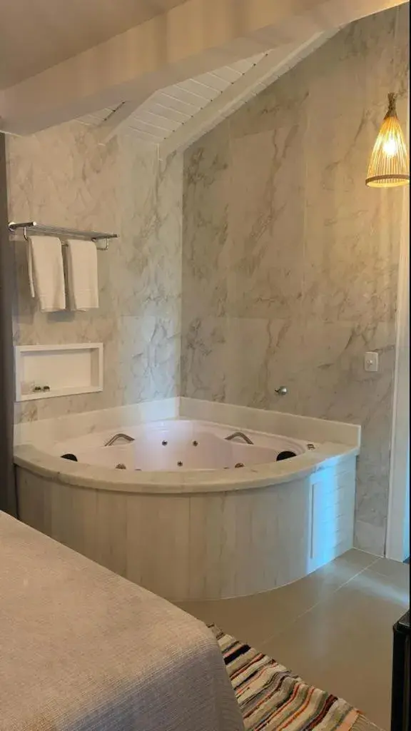 Deluxe Suite with Spa Bath in Pousada Dora Deluxe Suite with Spa Bath in Pousada Dora