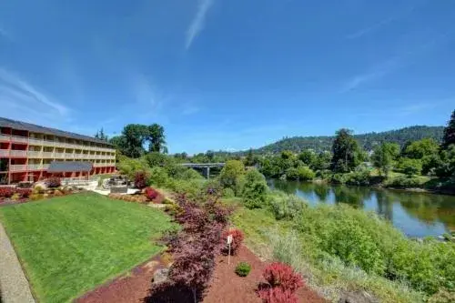 The Lodge at Roseburg The Lodge at Roseburg