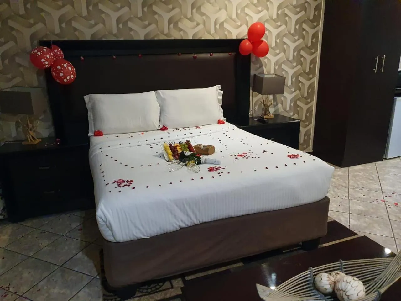 room service, Bed in Ecotel OR Tambo Airport