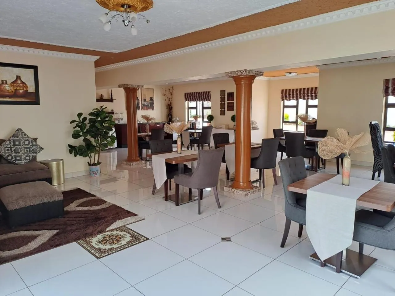 Restaurant/places to eat in Ecotel OR Tambo Airport