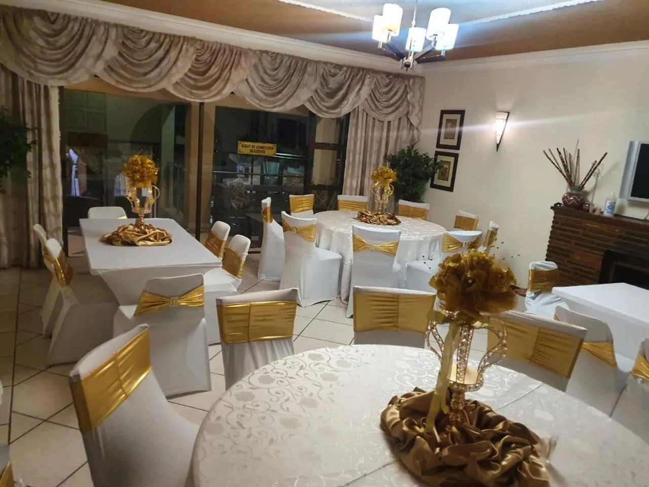 Restaurant/places to eat in Ecotel OR Tambo Airport
