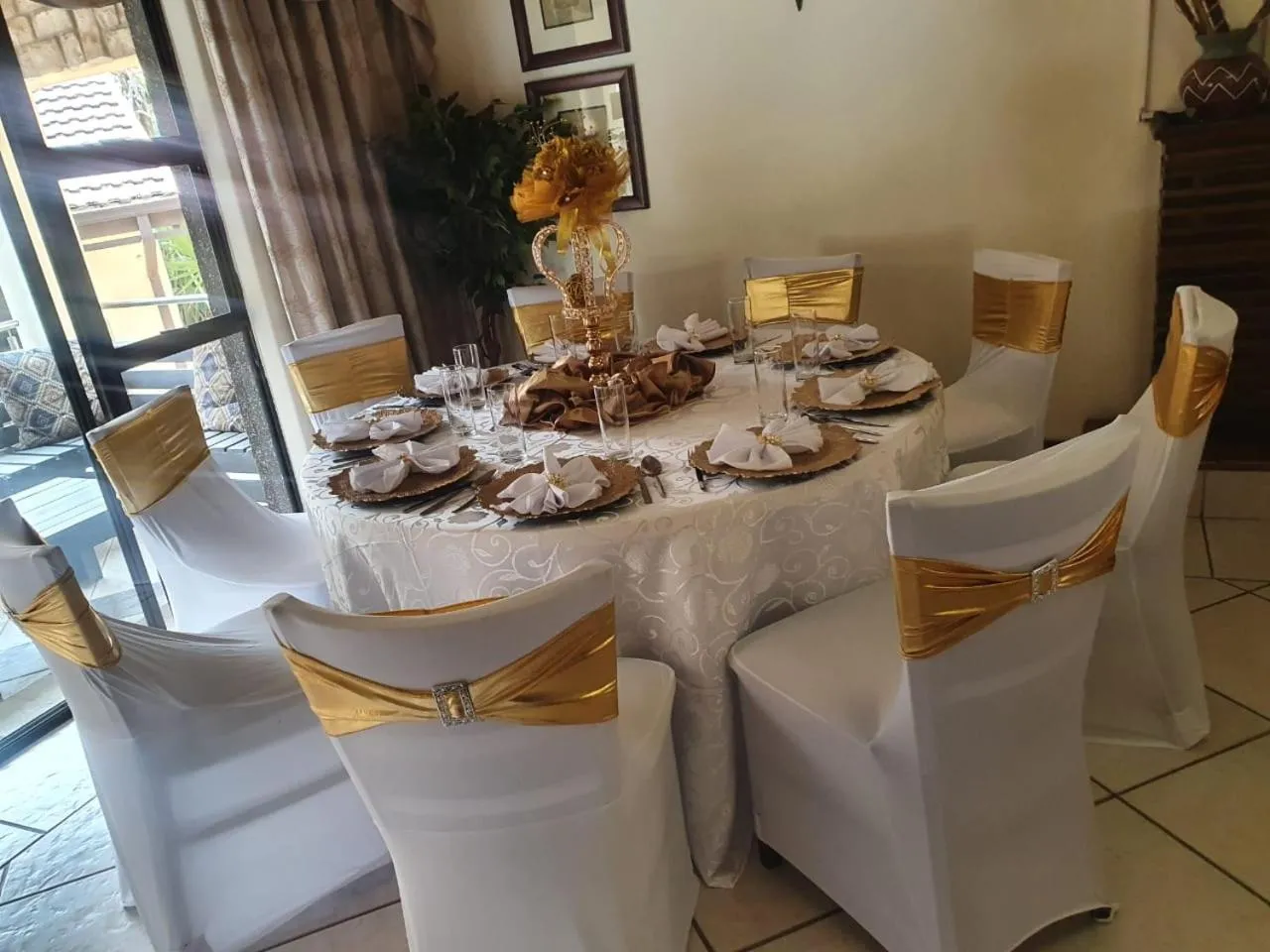 Restaurant/places to eat in Ecotel OR Tambo Airport