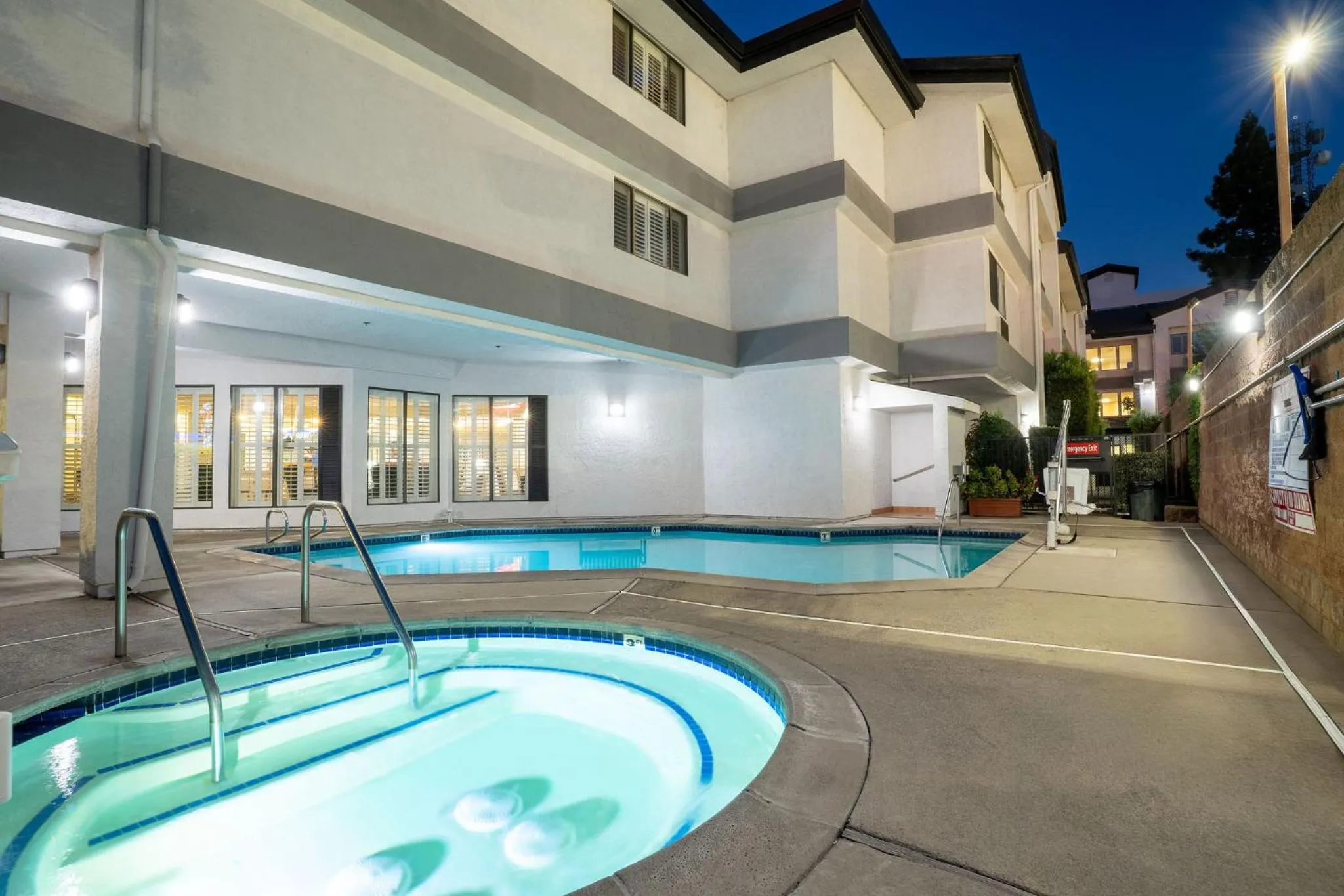 Hot Tub in Governors Inn Hotel Sacramento