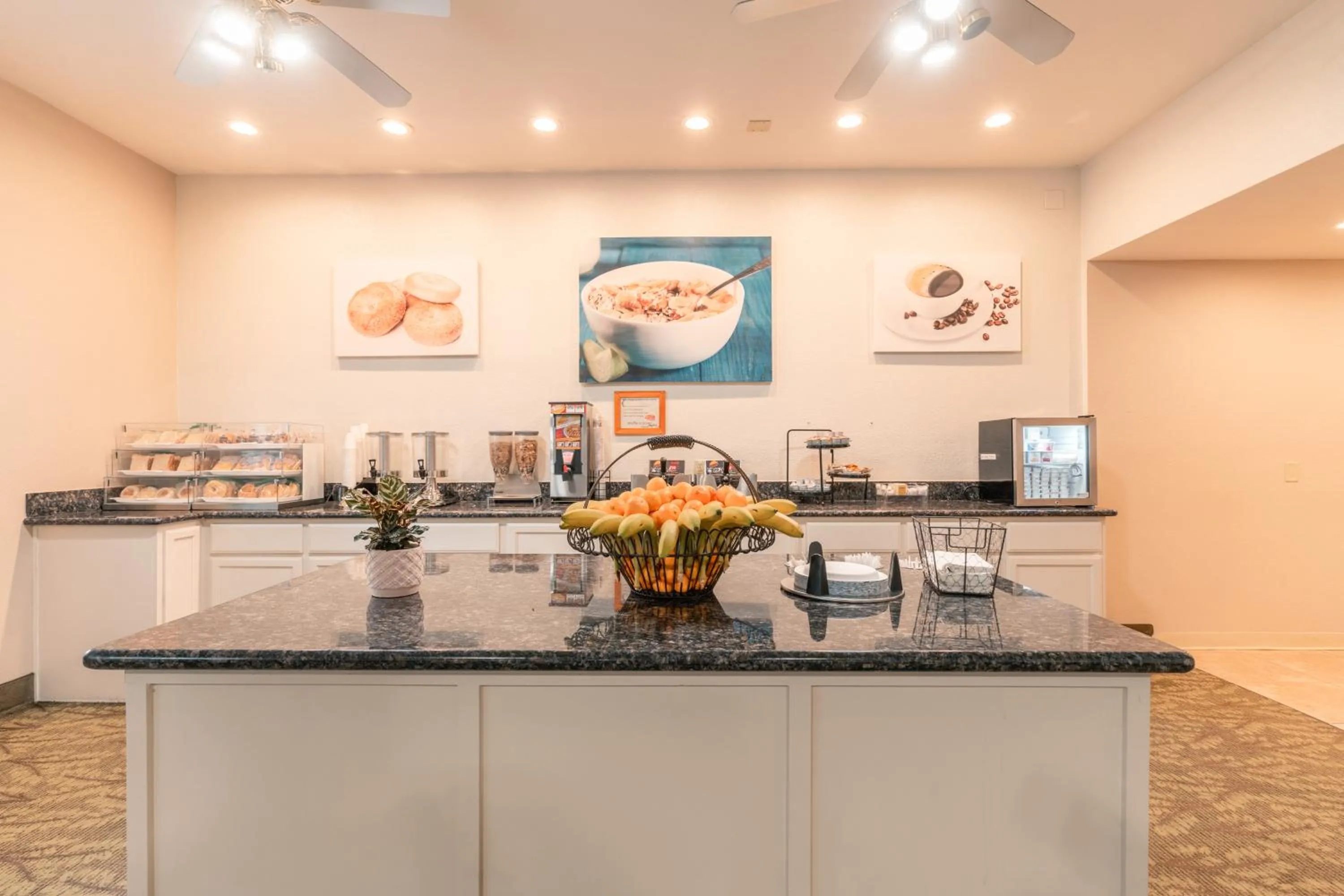 Breakfast in Governors Inn Hotel Sacramento