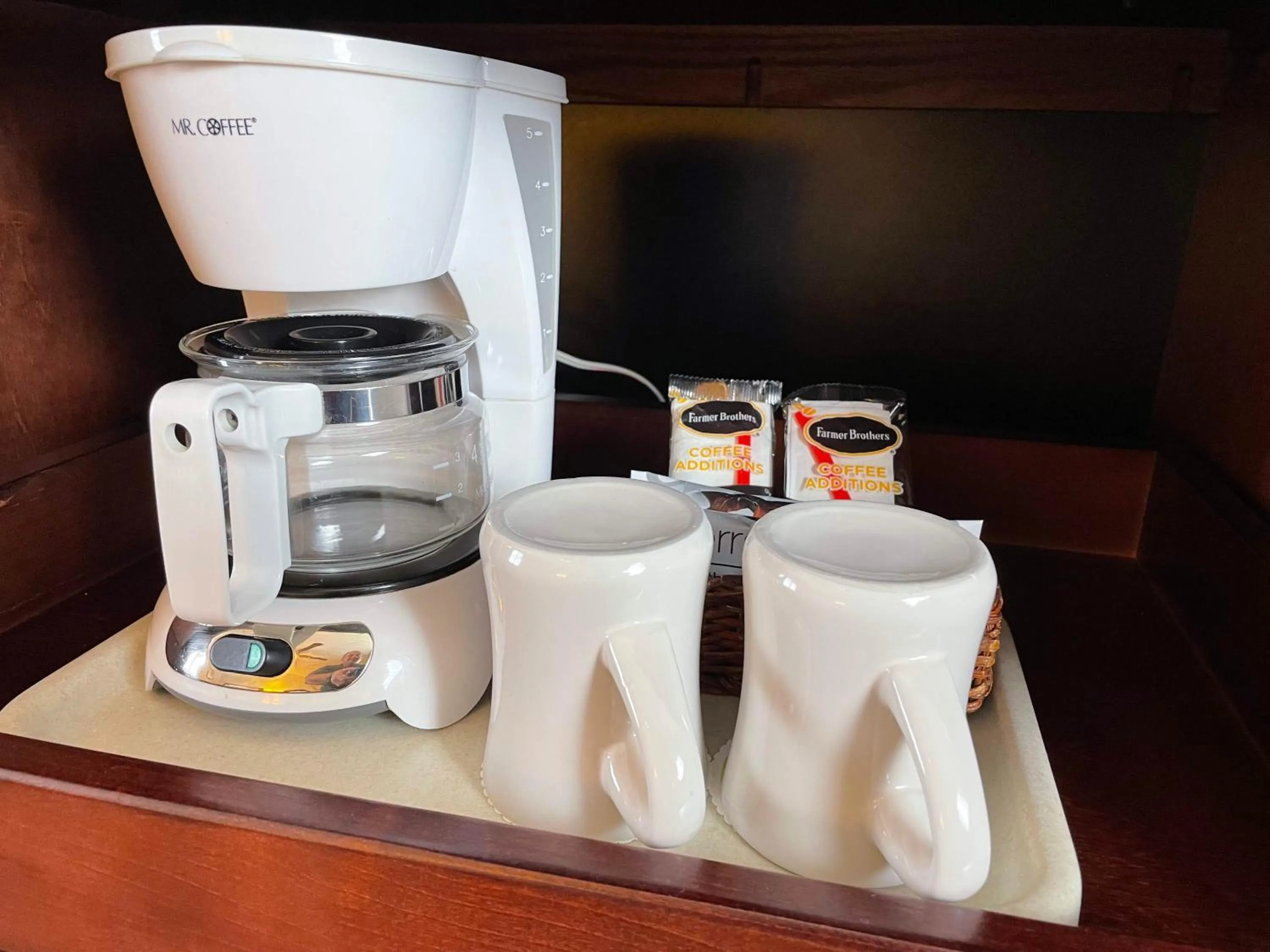 Coffee/tea facilities in Governors Inn Hotel Sacramento