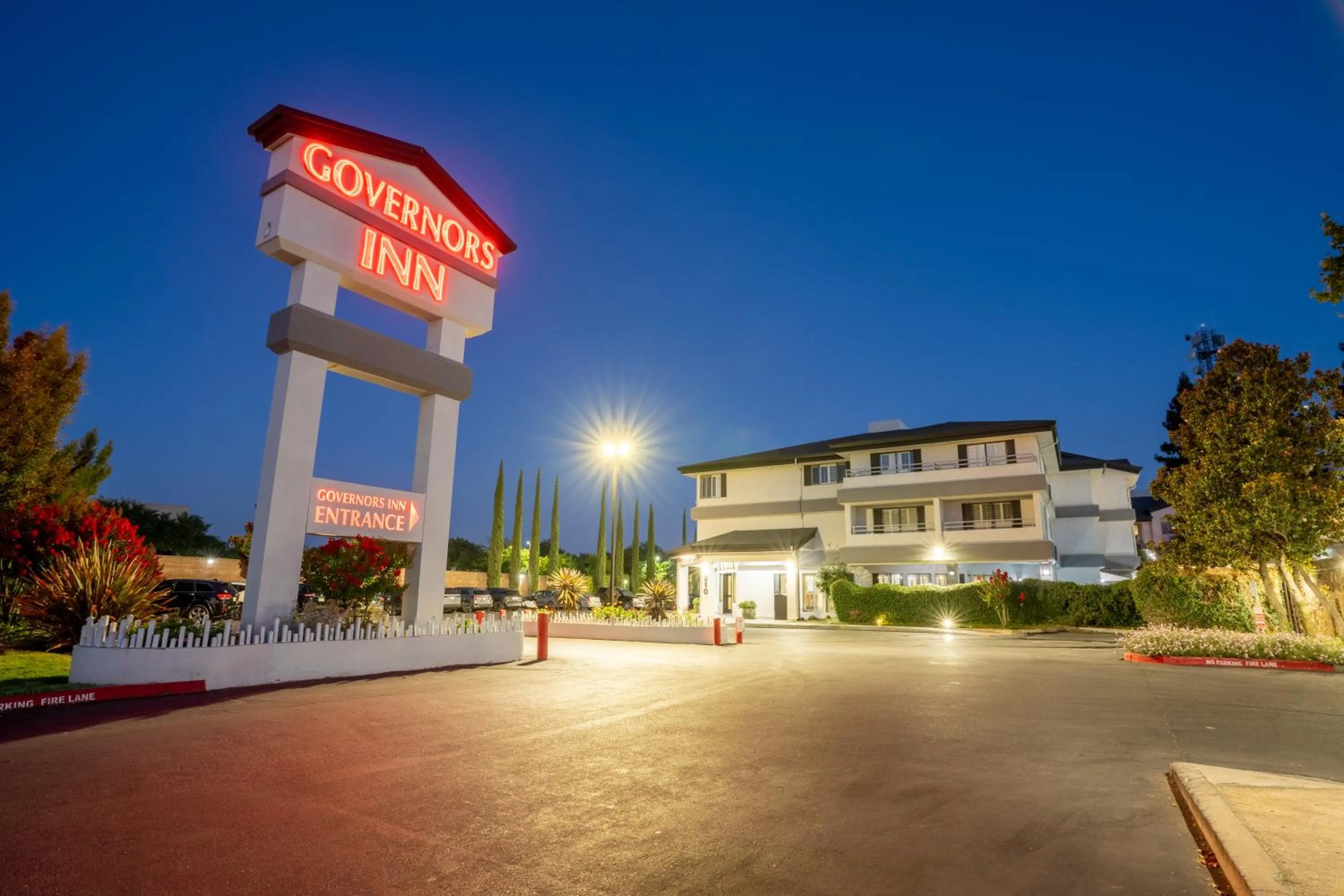 Property building in Governors Inn Hotel Sacramento