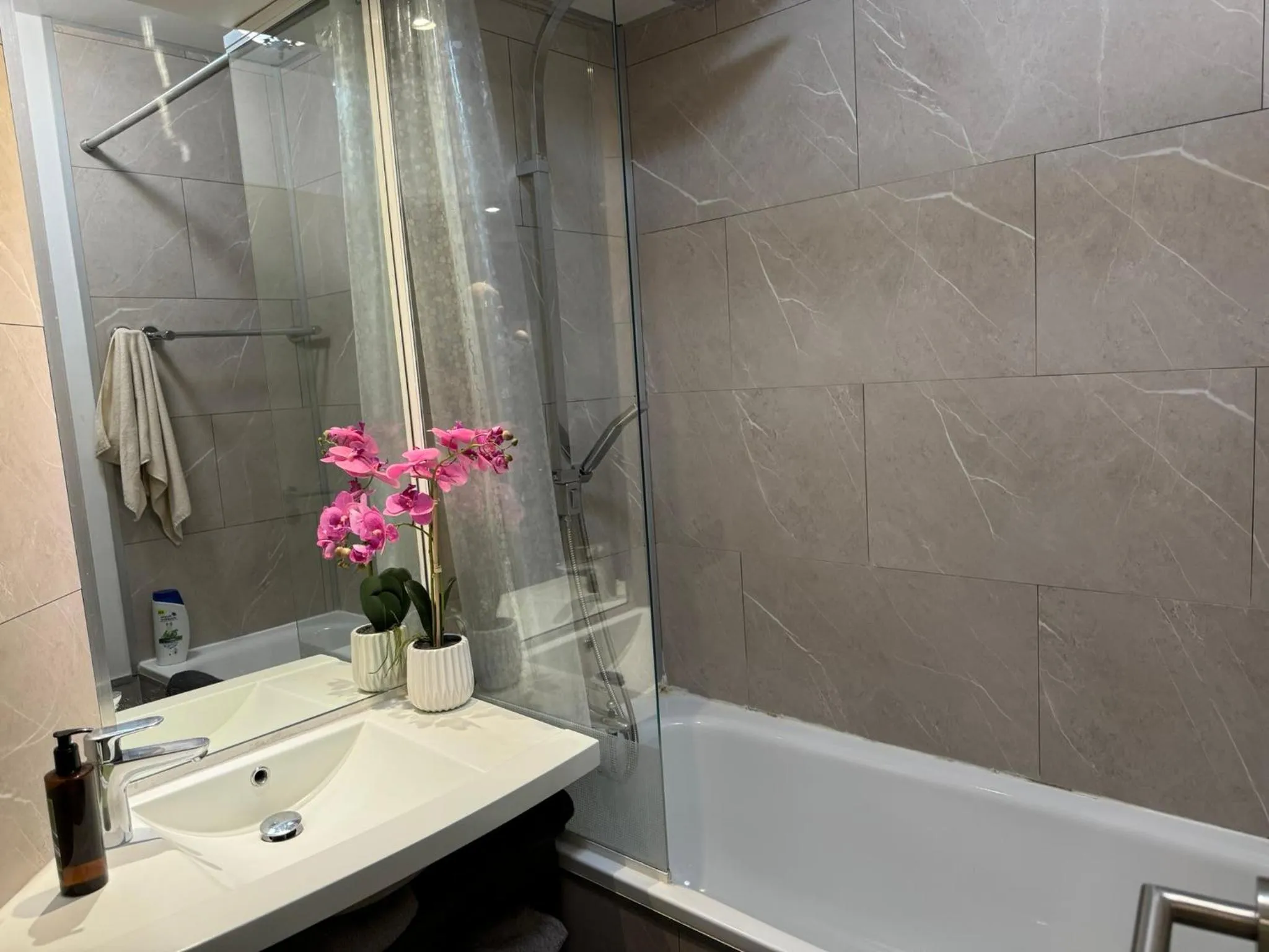 Bathroom in ALTAMIRA (Paris Expo - Porte de Versailles)