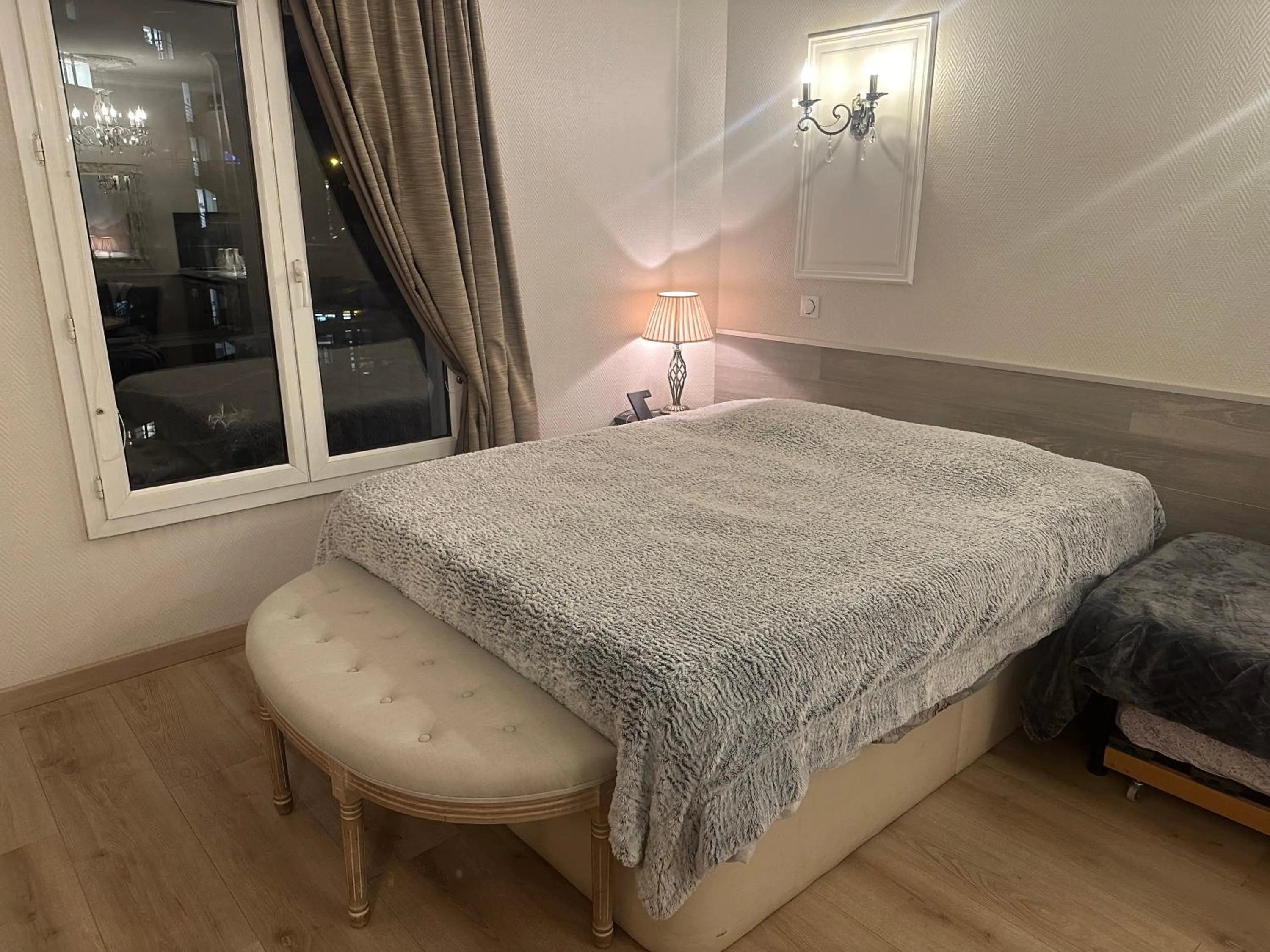 Bed in ALTAMIRA (Paris Expo - Porte de Versailles)