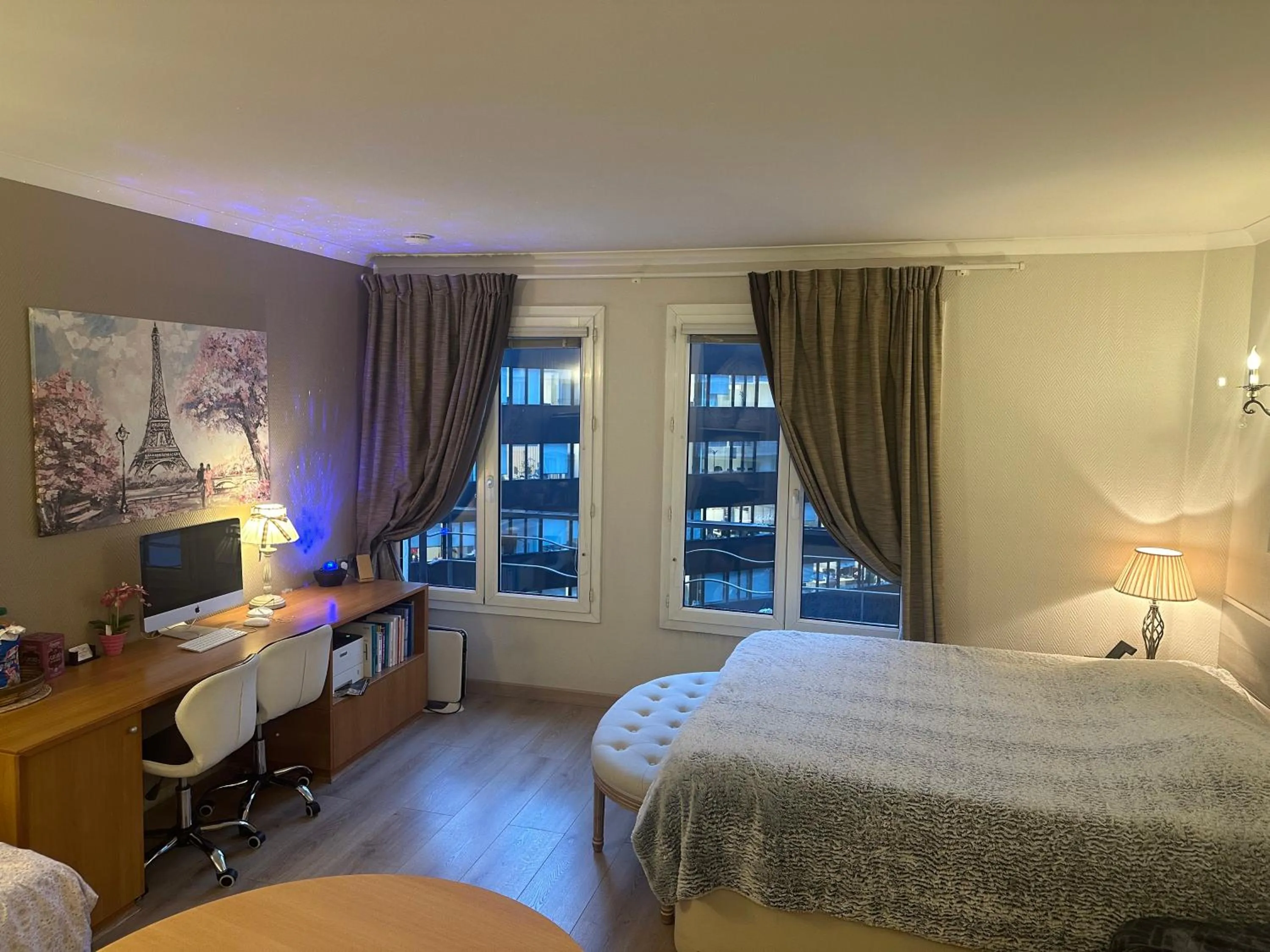 Photo of the whole room, Bed in ALTAMIRA (Paris Expo - Porte de Versailles)