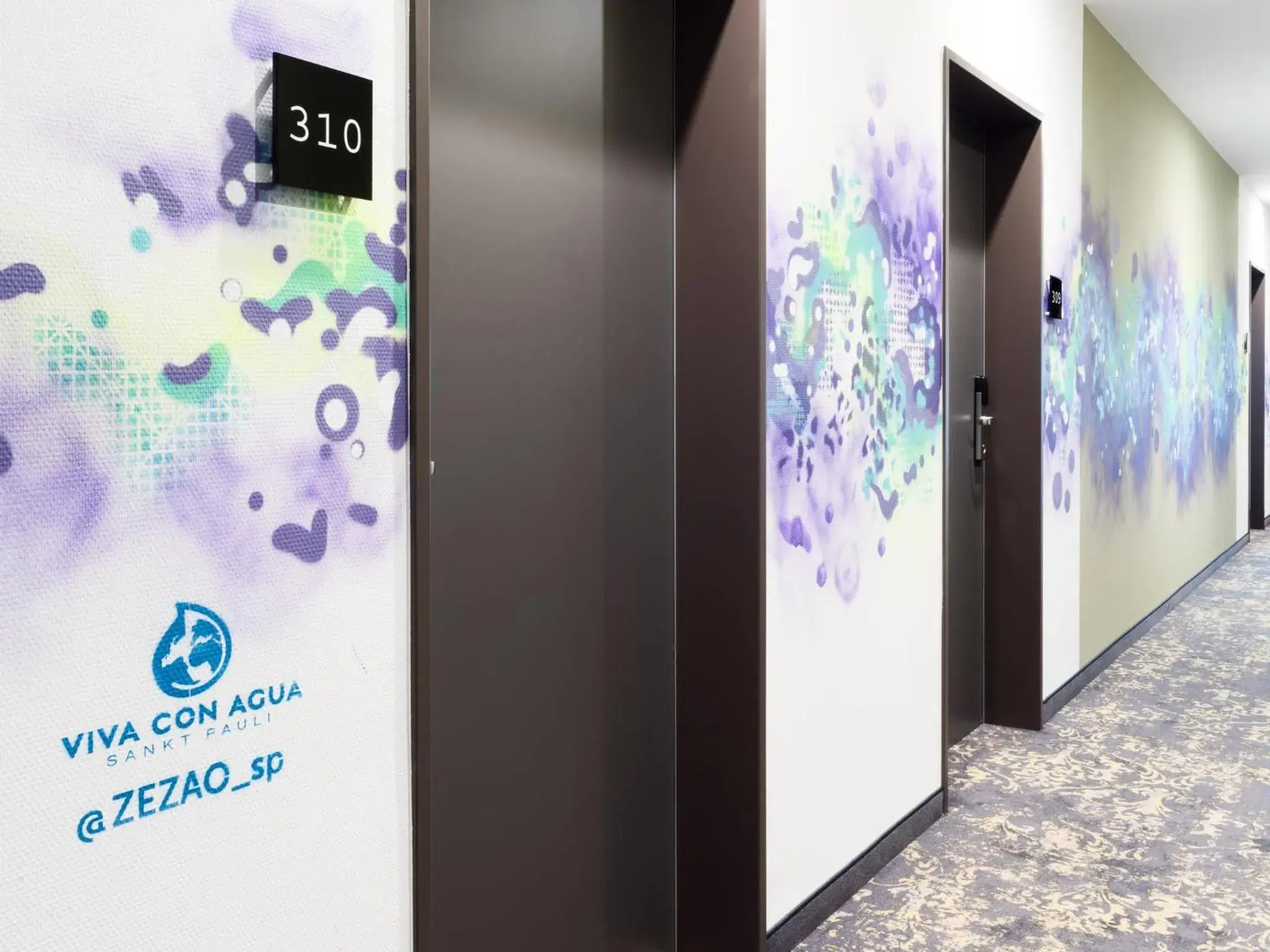 Lobby or reception in Holiday Inn - the niu, Saddle Fürth by IHG Lobby or reception in Holiday Inn - the niu, Saddle Fürth by IHG