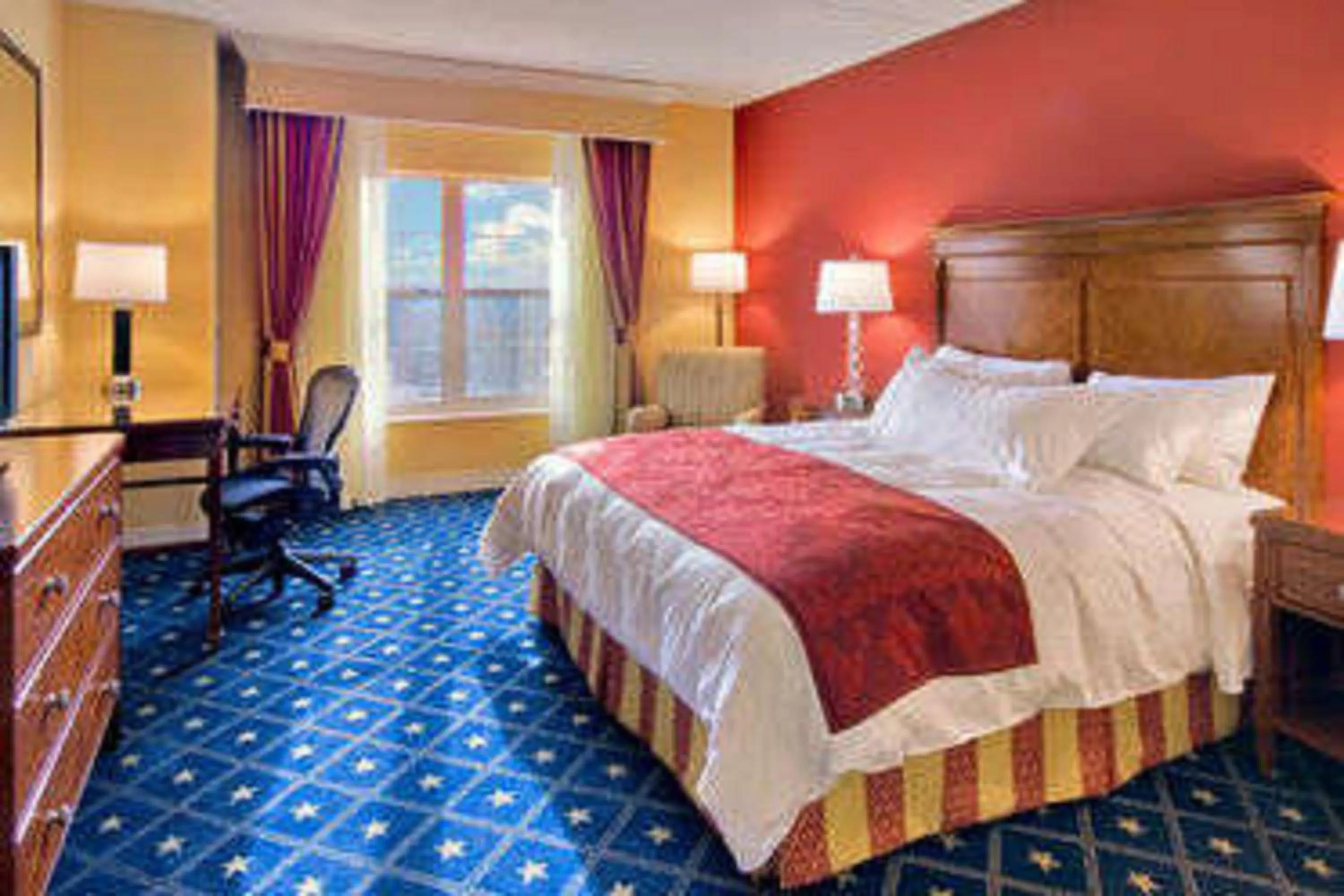Bed in Wyndham Gettysburg Hotel & Conference Center