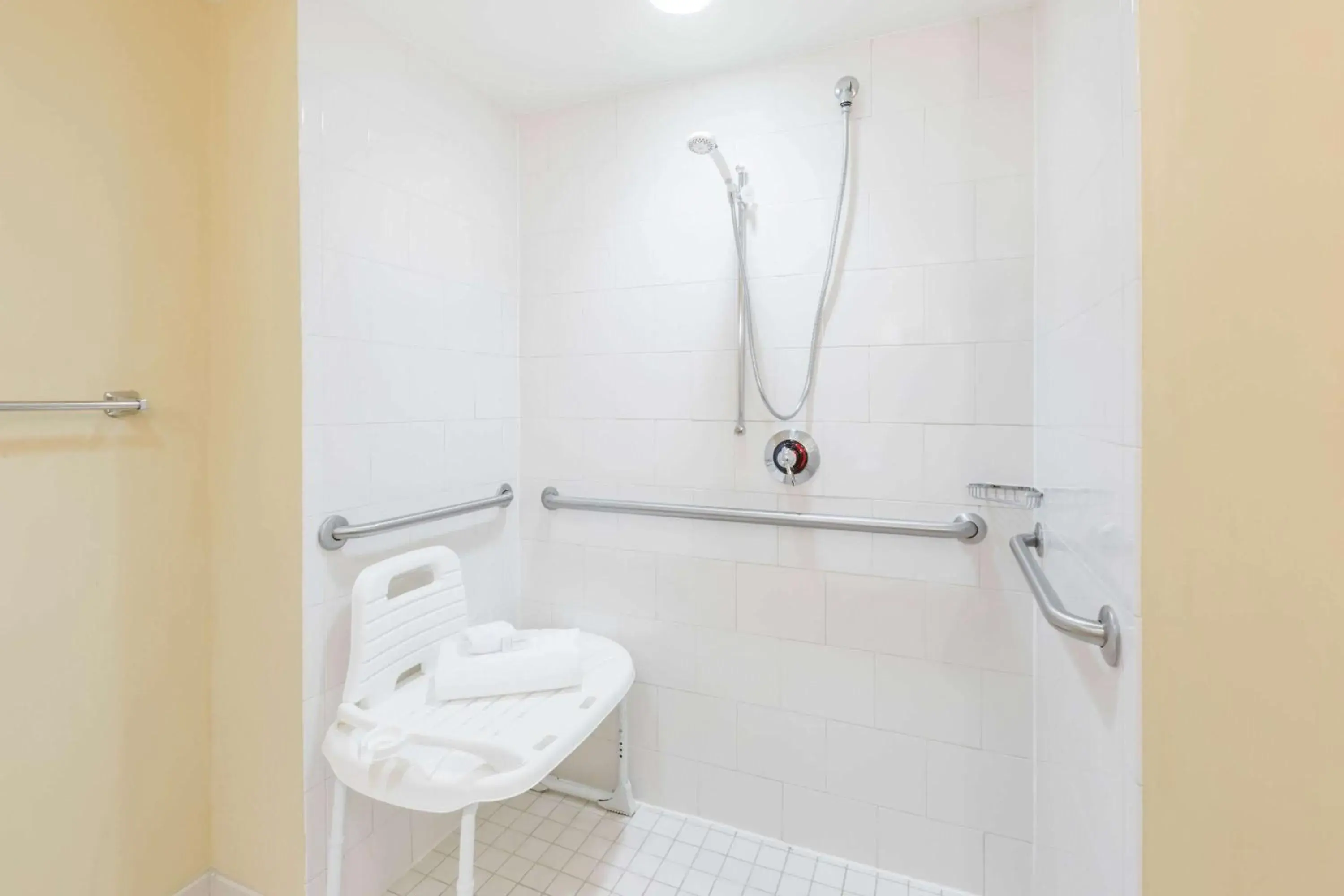 Photo of the whole room in Wyndham Gettysburg Hotel & Conference Center Photo of the whole room in Wyndham Gettysburg Hotel & Conference Center