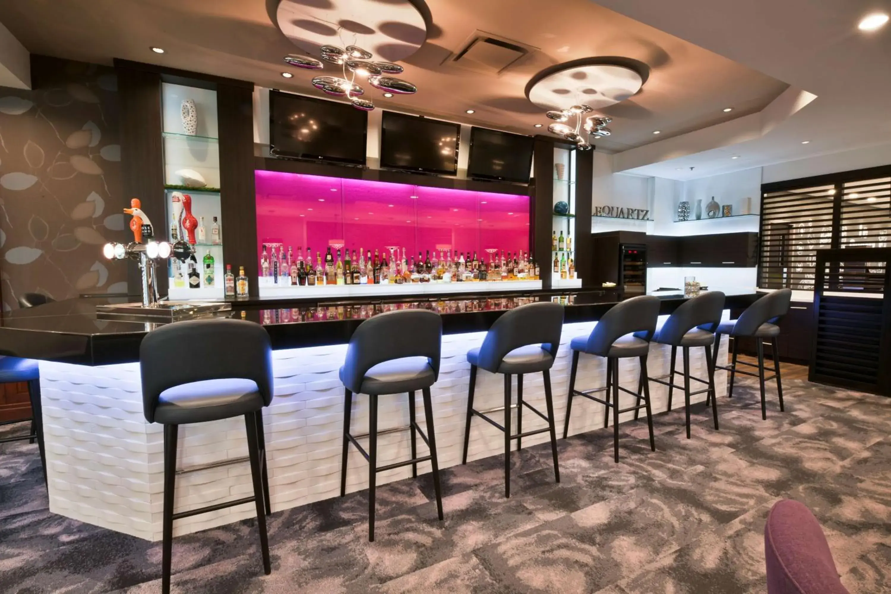 Lounge or bar in Hilton Montreal/Laval Lounge or bar in Hilton Montreal/Laval
