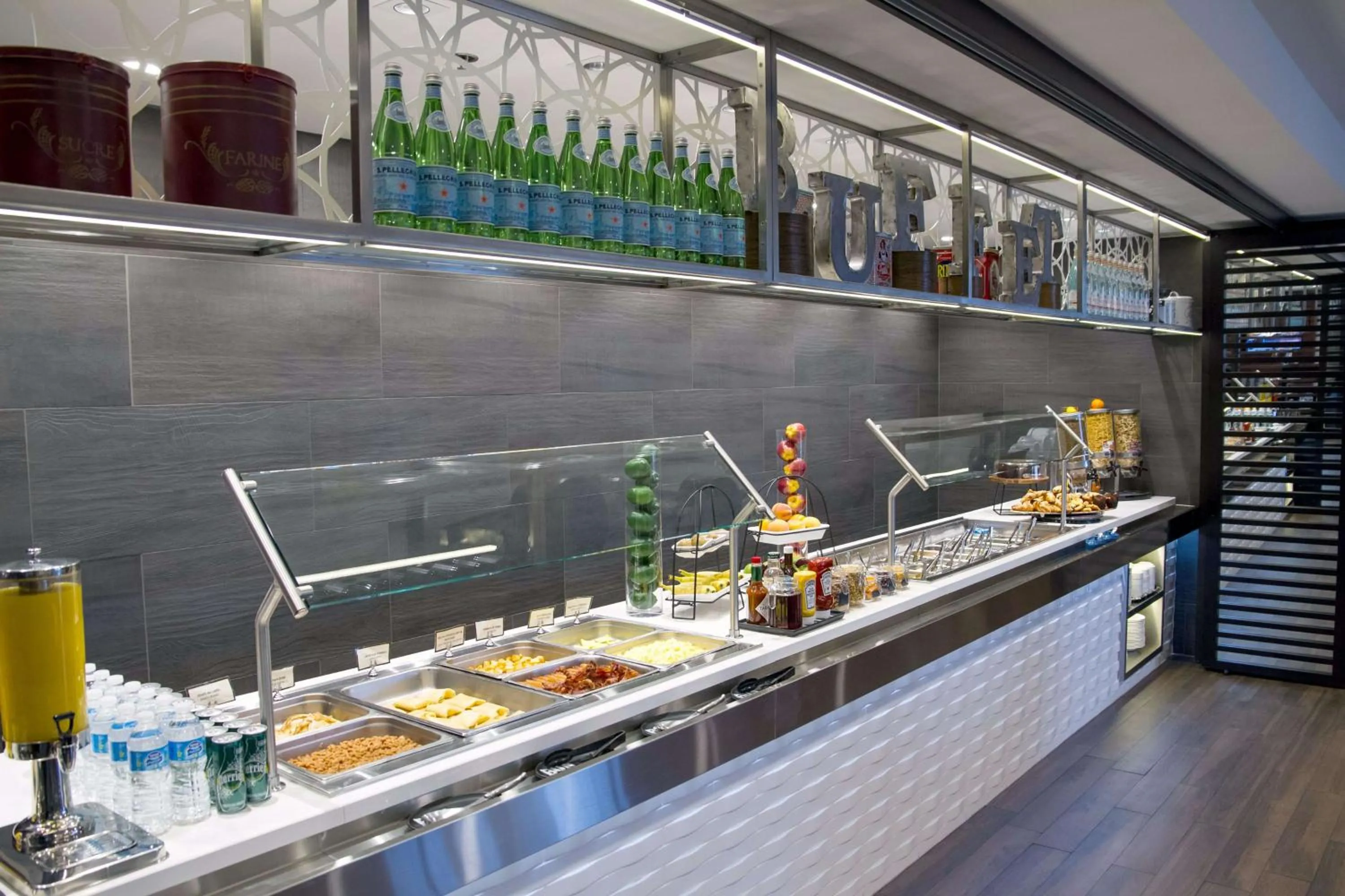 Food and drinks in Hilton Montreal/Laval