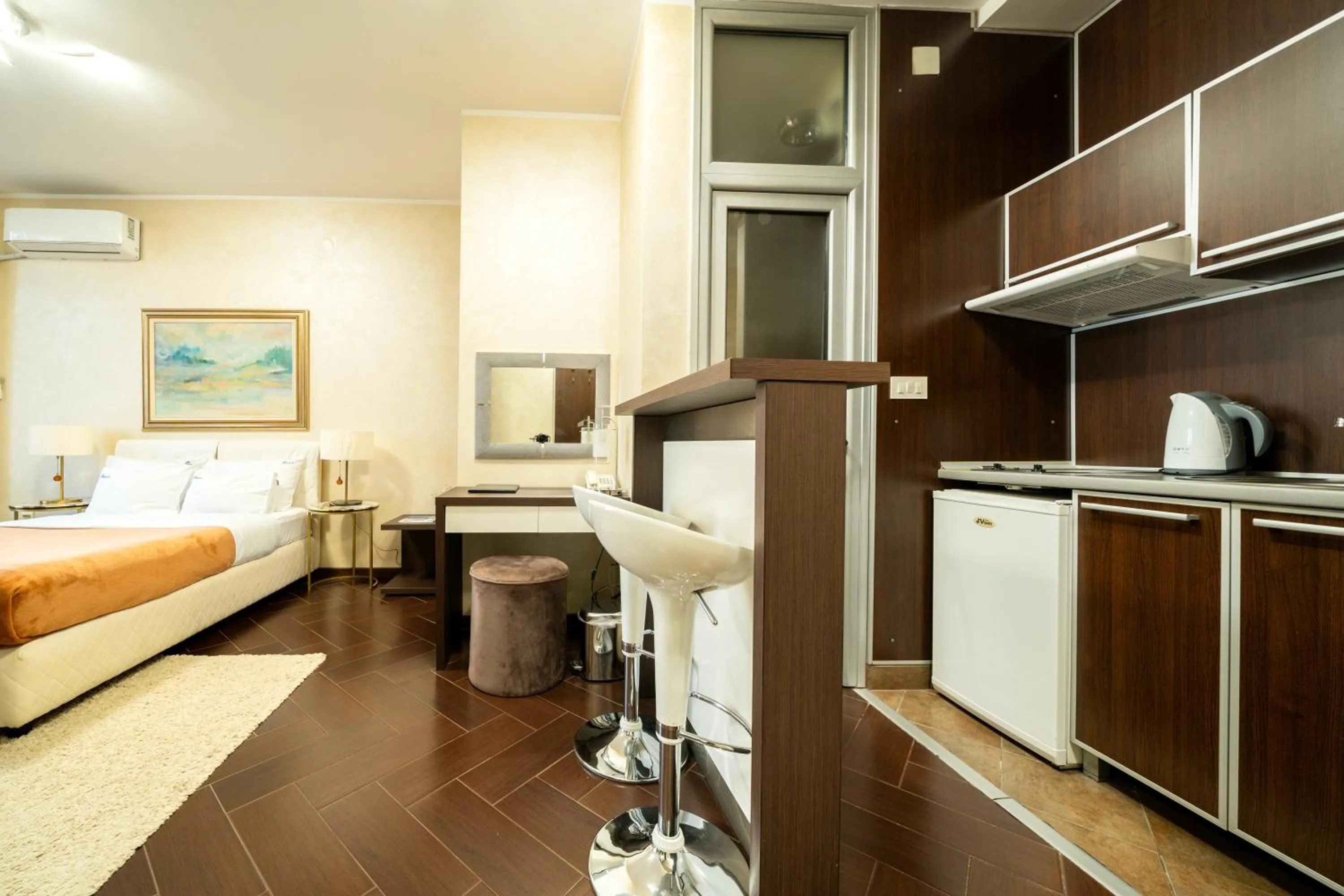 Kitchen or kitchenette, Bed in Hotel Alexandar Lux