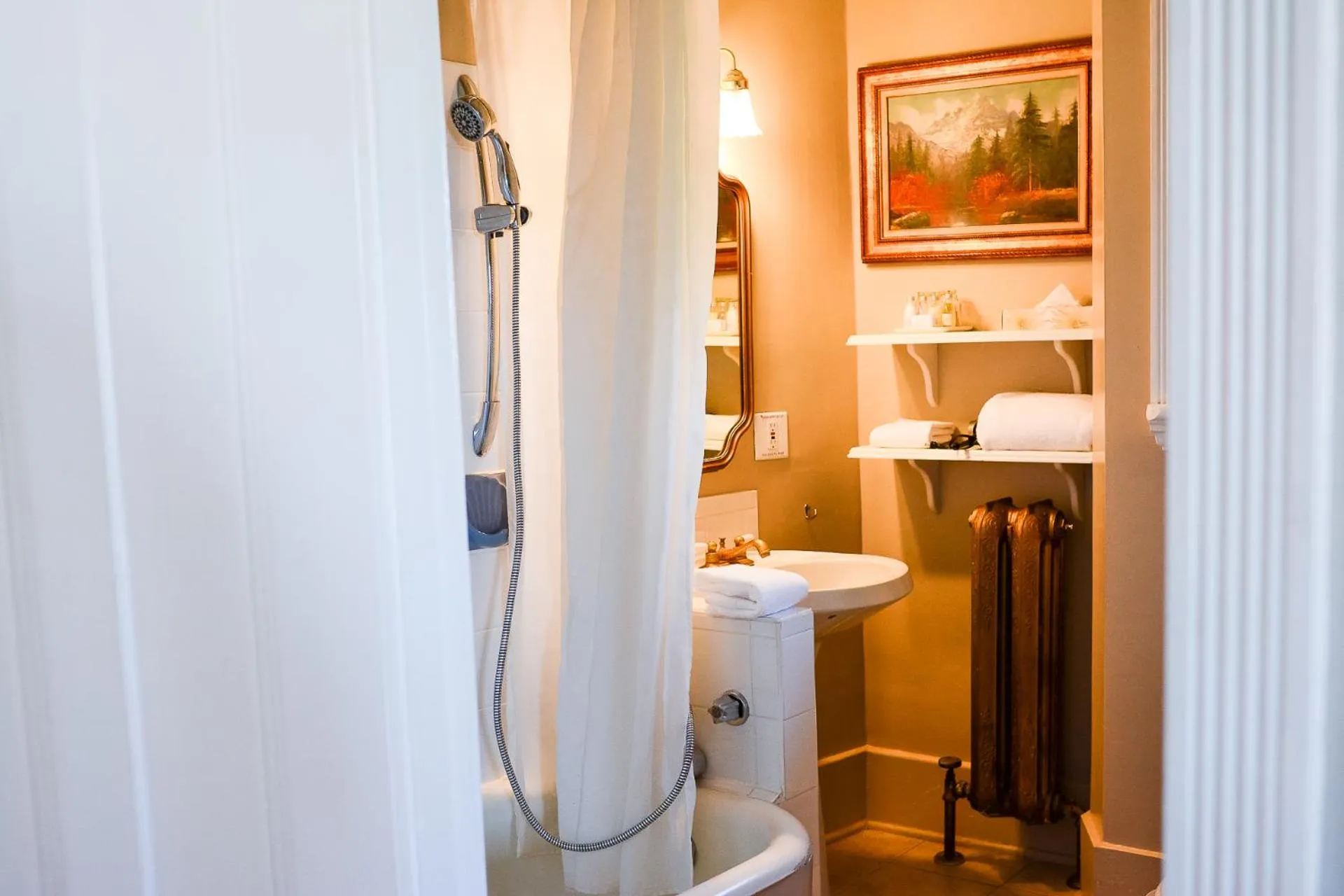 Dashwood Manor Seaside Bed & Breakfast