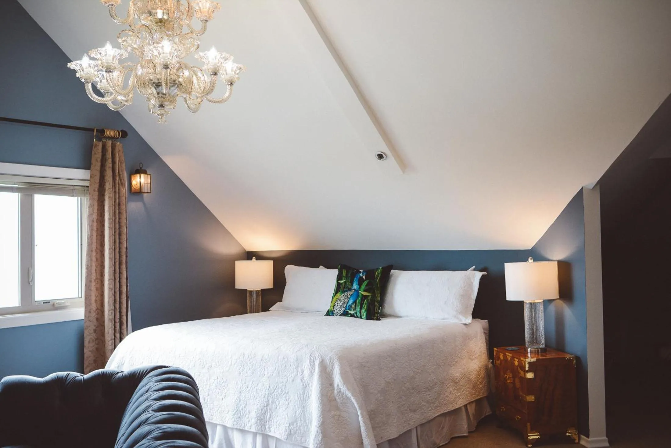 Bed in Dashwood Manor Seaside Bed & Breakfast