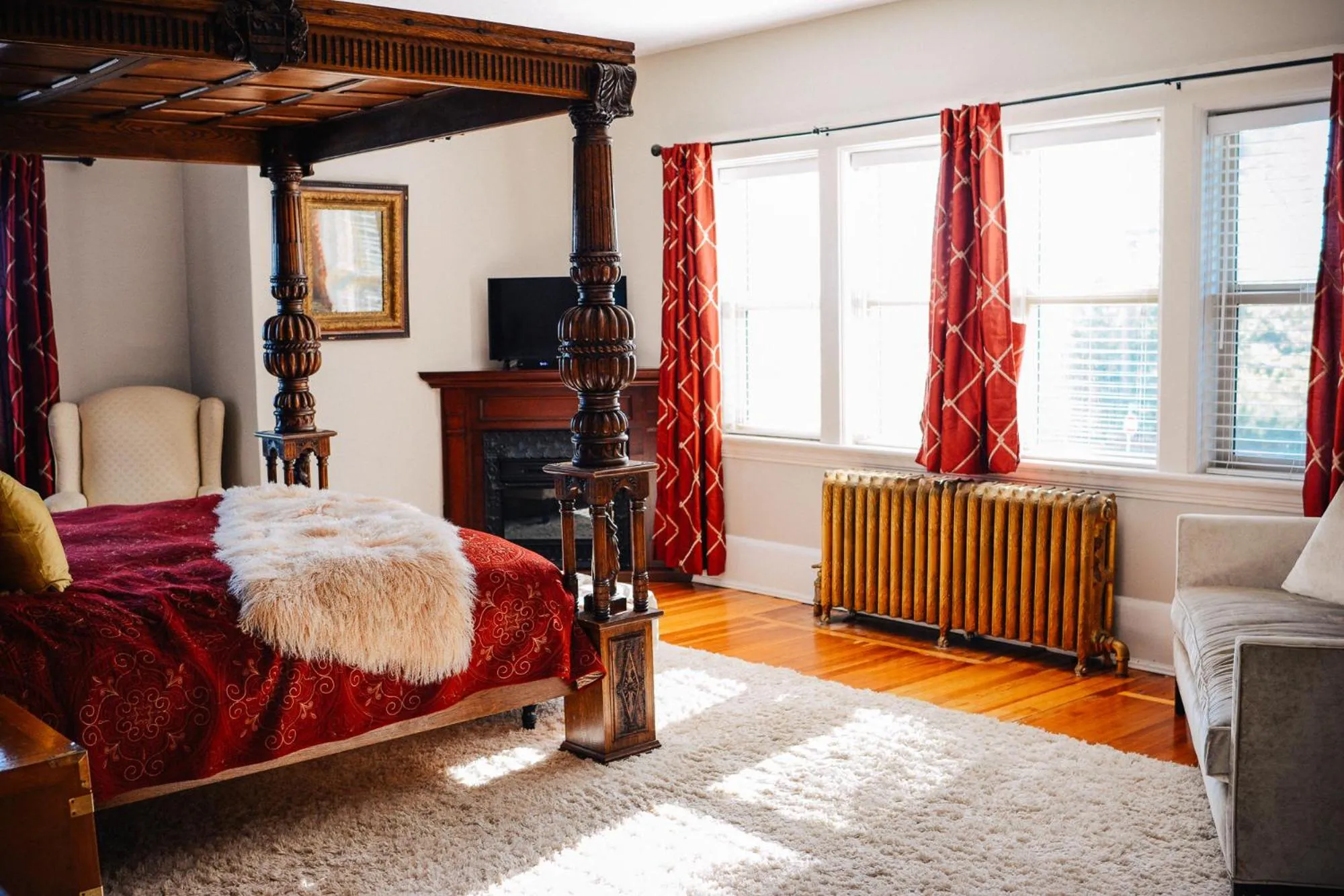 Decorative detail, Bed in Dashwood Manor Seaside Bed & Breakfast