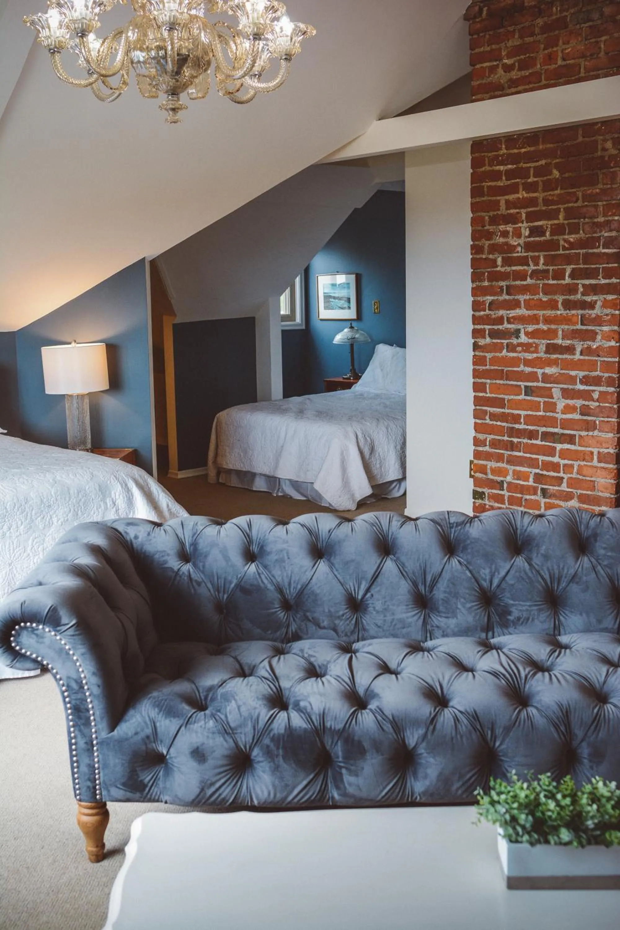 Bed in Dashwood Manor Seaside Bed & Breakfast