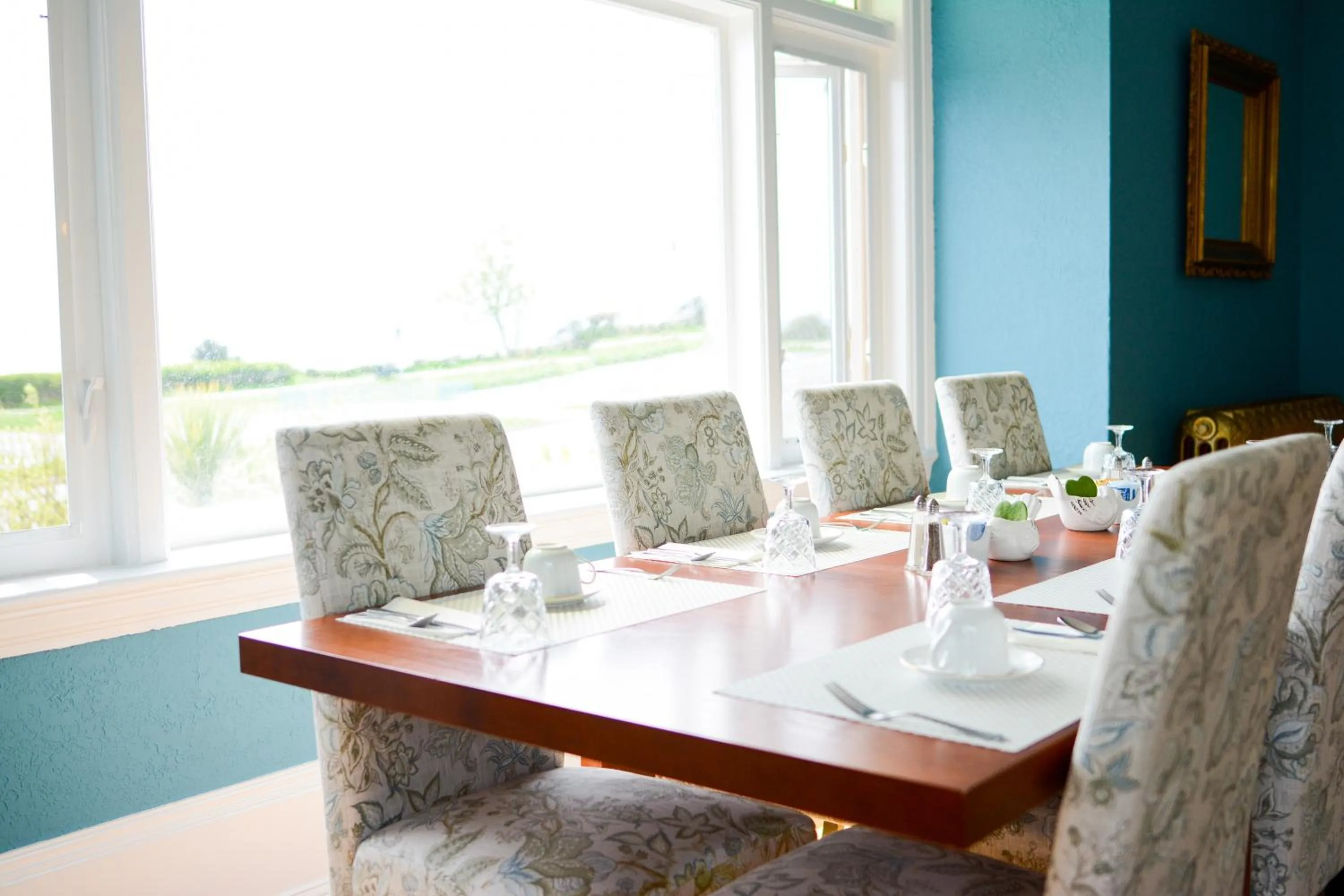 Restaurant/places to eat in Dashwood Manor Seaside Bed & Breakfast