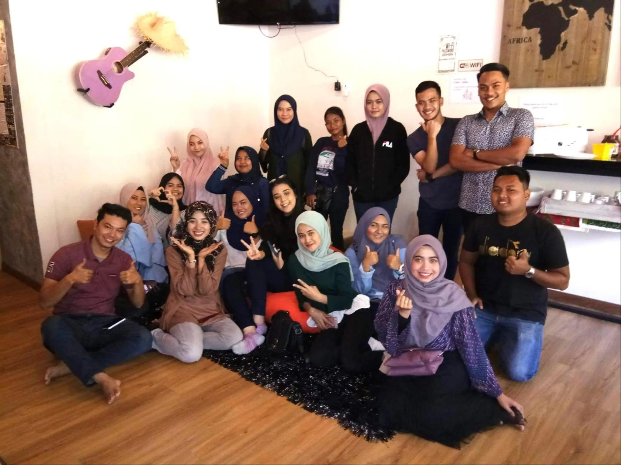 Communal lounge/ TV room in Sleepbox Hotel