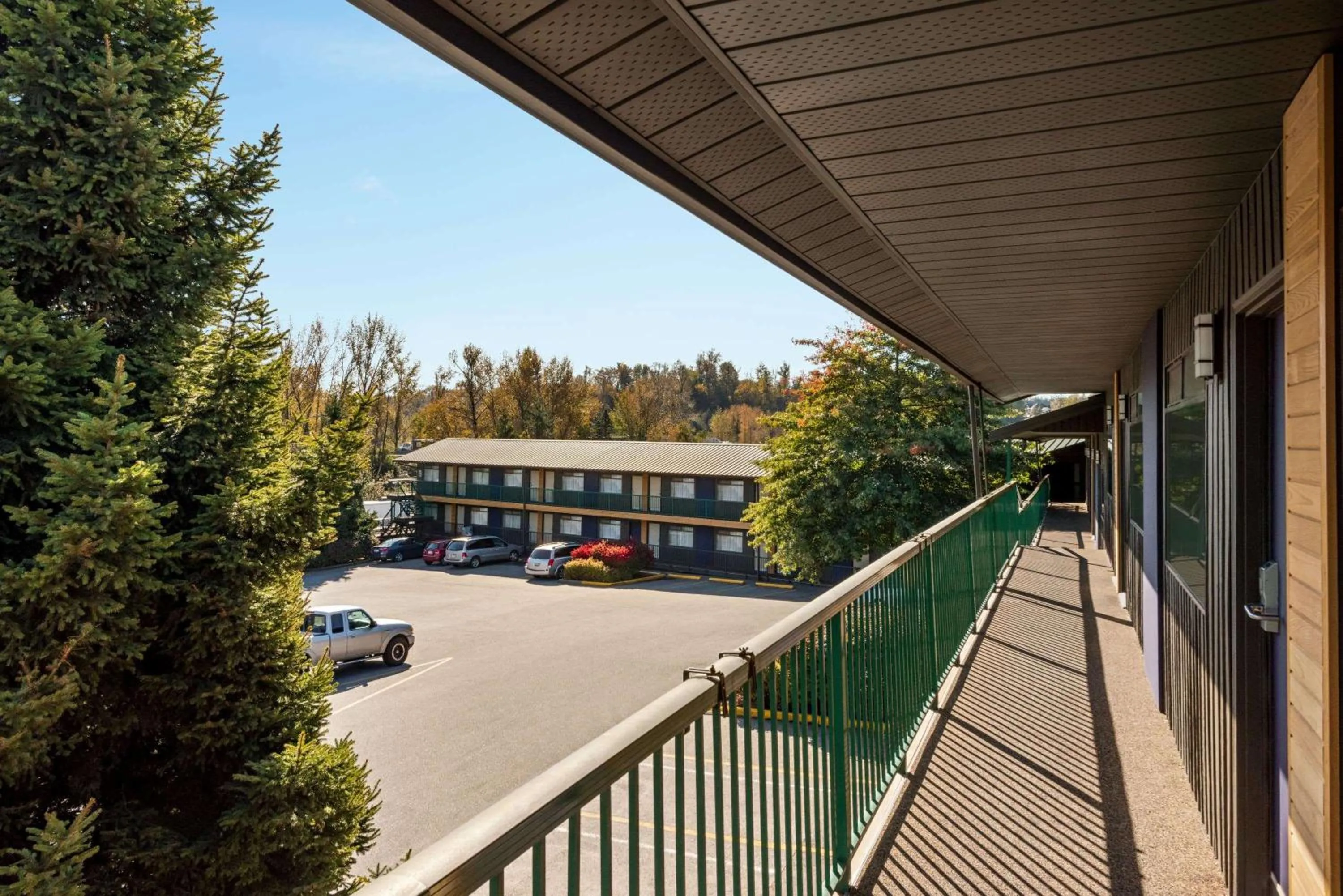 Property building, Balcony/Terrace in Travelodge by Wyndham Abbotsford Bakerview