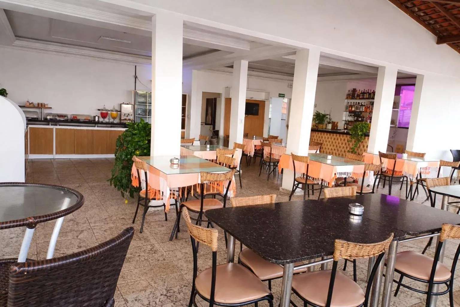 Restaurant/places to eat in Pousada Tambaú