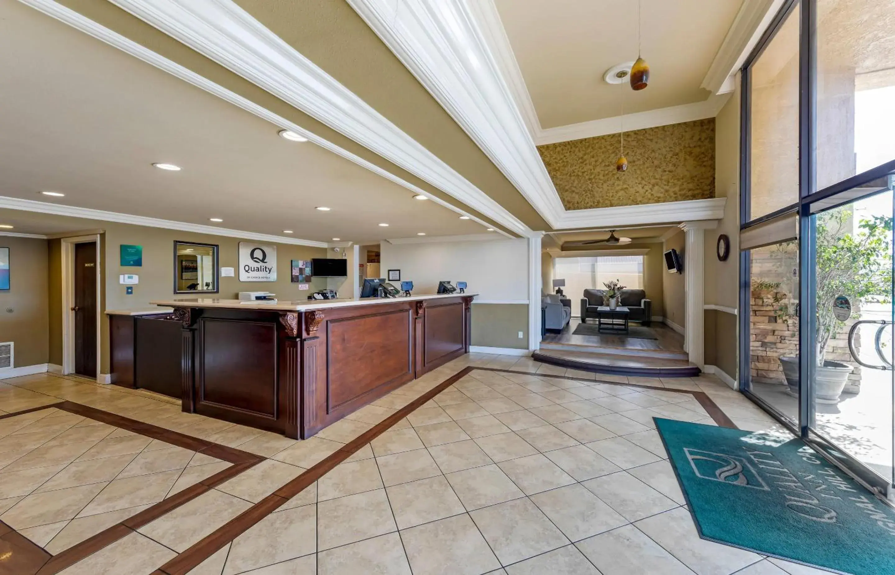 Lobby or reception in Quality Inn Long Beach - Signal Hill Lobby or reception in Quality Inn Long Beach - Signal Hill