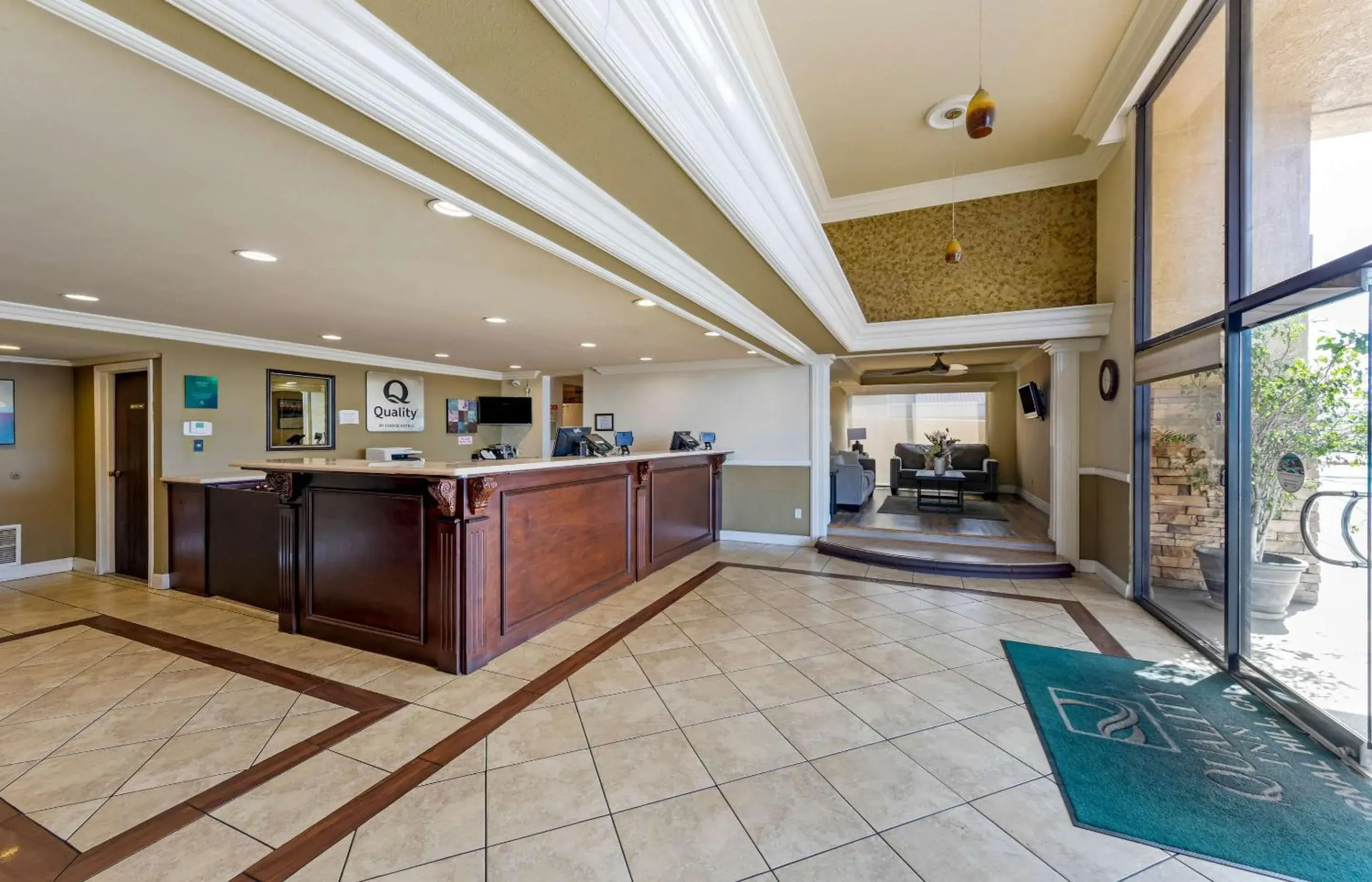 Lobby or reception in Quality Inn Long Beach - Signal Hill Lobby or reception in Quality Inn Long Beach - Signal Hill