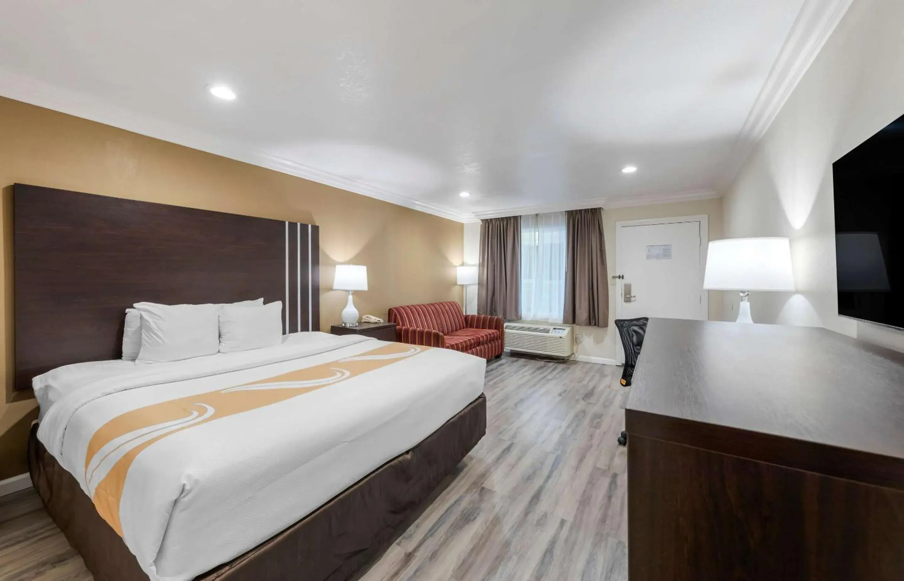 Bedroom, Bed in Quality Inn Long Beach - Signal Hill Bedroom, Bed in Quality Inn Long Beach - Signal Hill