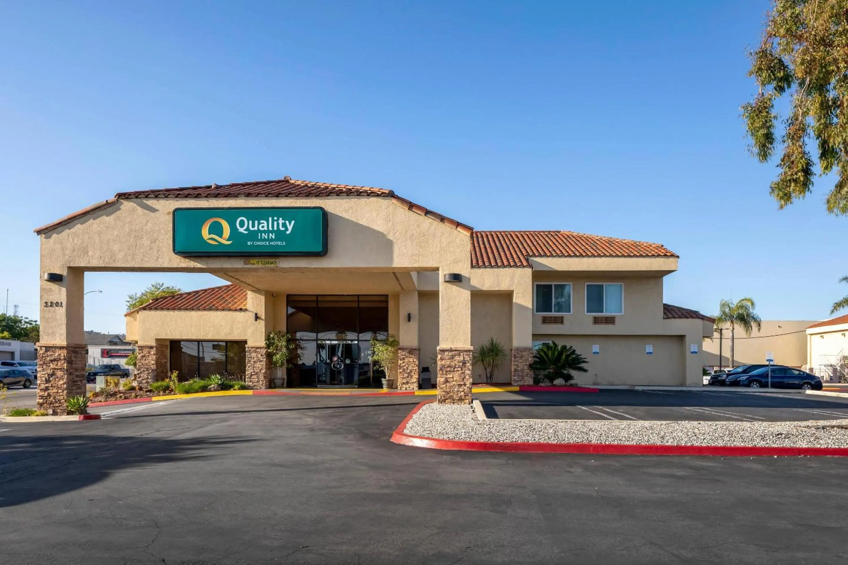 Property building in Quality Inn Long Beach - Signal Hill
