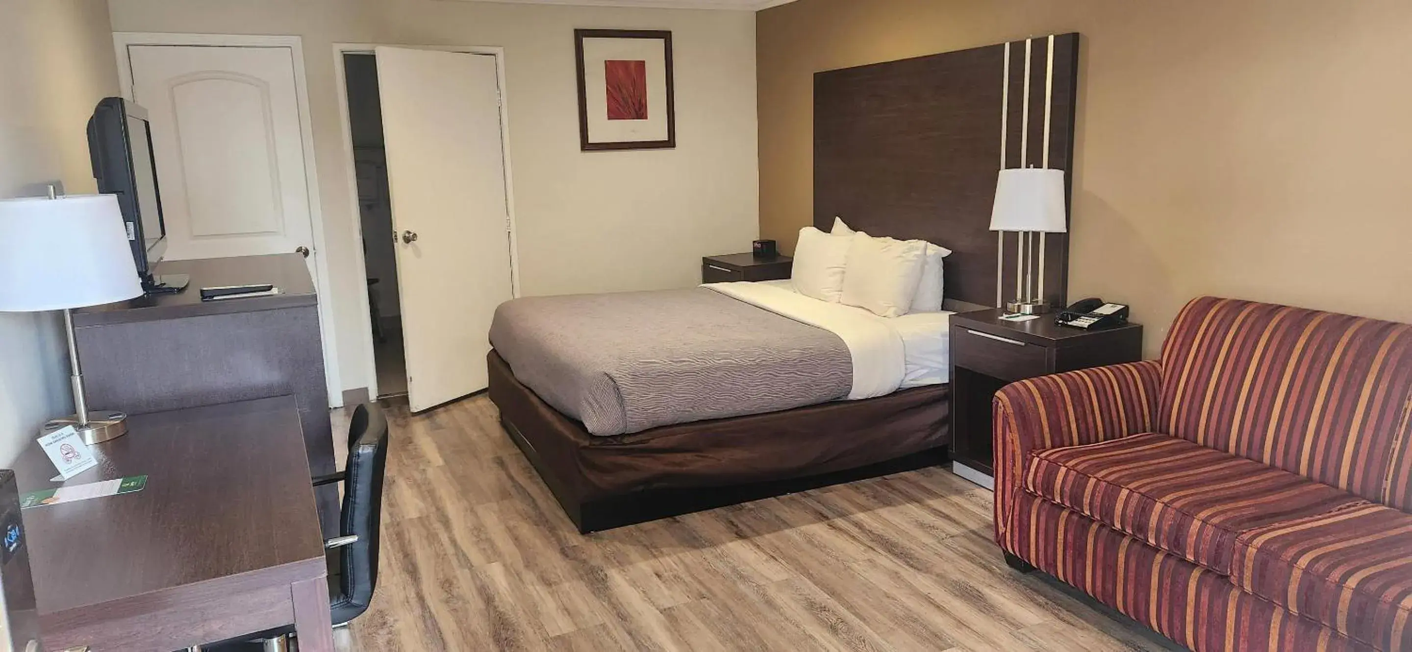 Bedroom, Bed in Quality Inn Long Beach - Signal Hill Bedroom, Bed in Quality Inn Long Beach - Signal Hill